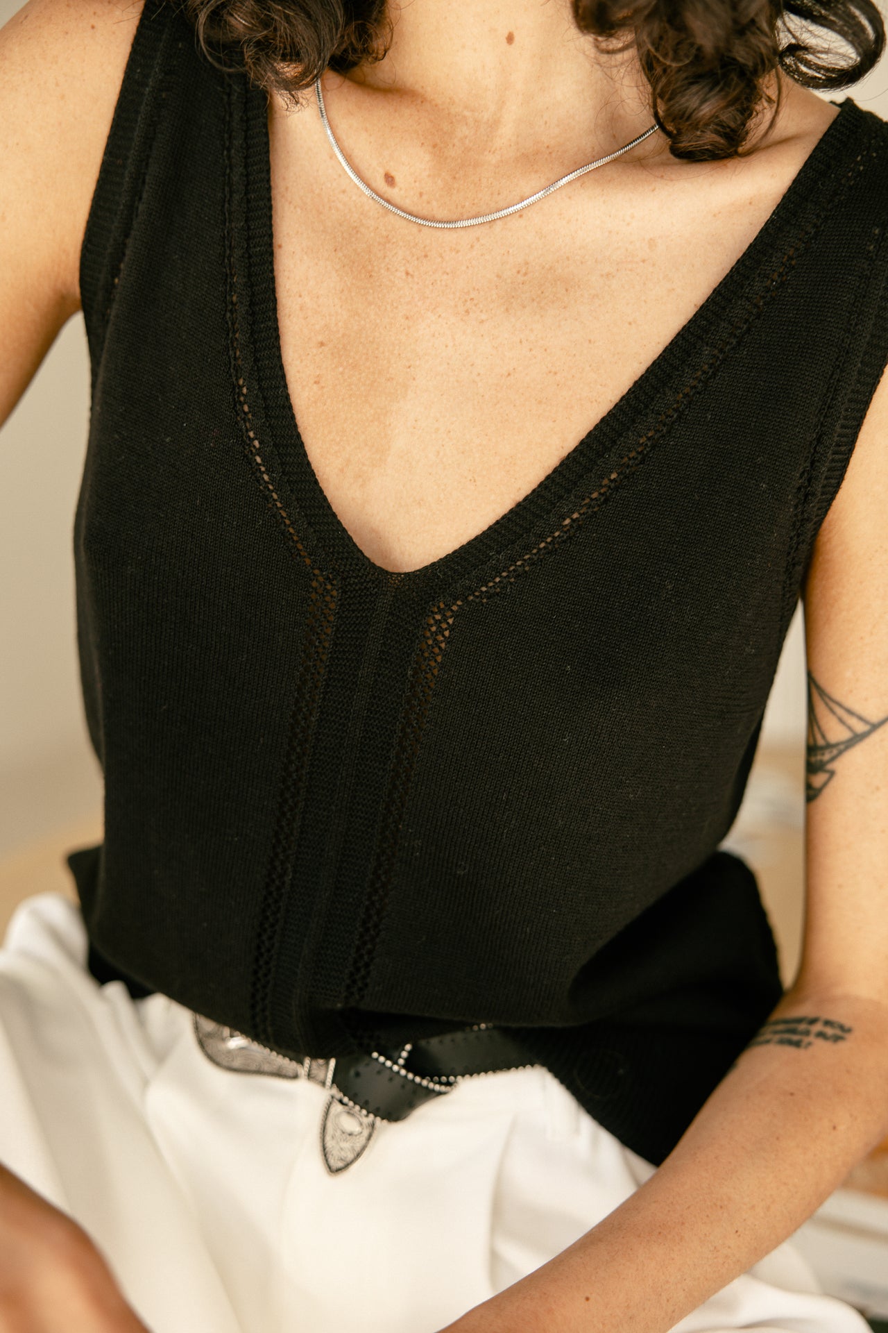 Tanktop mit V-Ausschnitt Frau Daria Pointelle black | Freeman T. Porter