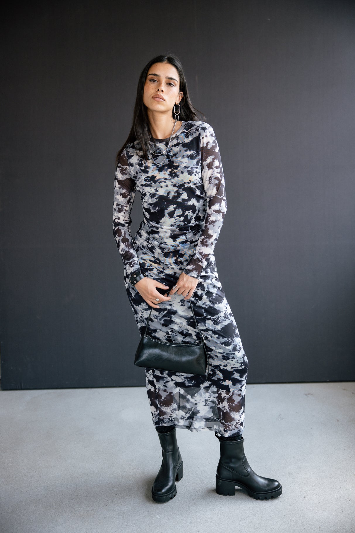 Robe avec jeux de transparence Frau Rasmina Abstract original | Freeman T. Porter