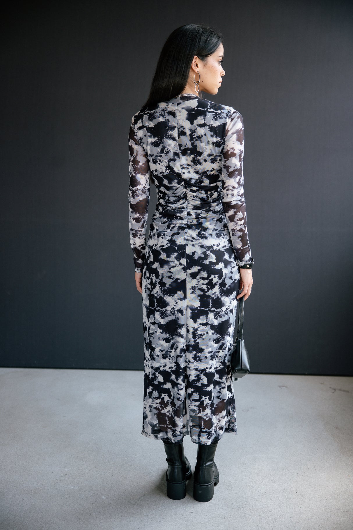Robe avec jeux de transparence Frau Rasmina Abstract original | Freeman T. Porter