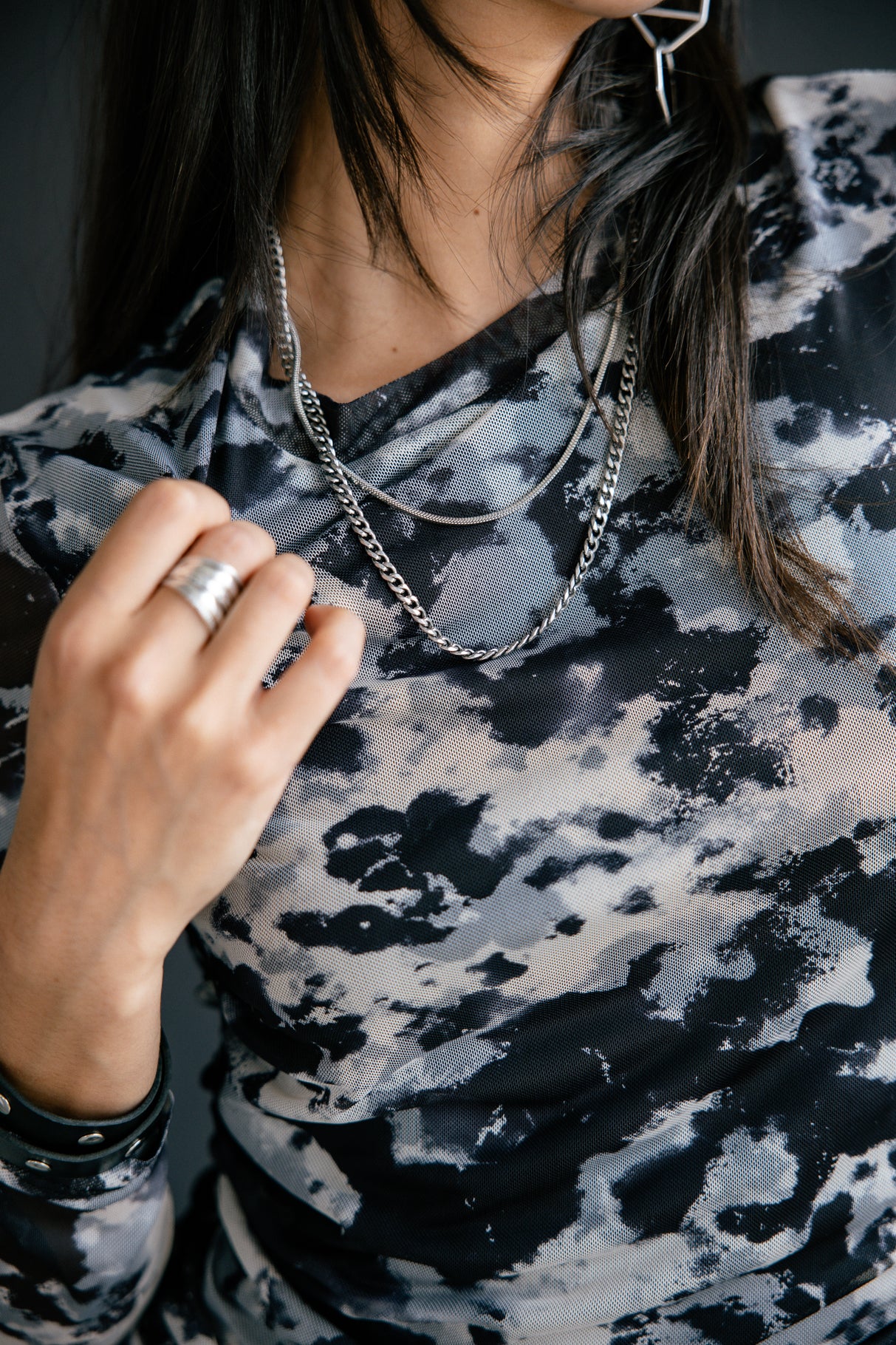 Robe avec jeux de transparence Frau Rasmina Abstract original | Freeman T. Porter