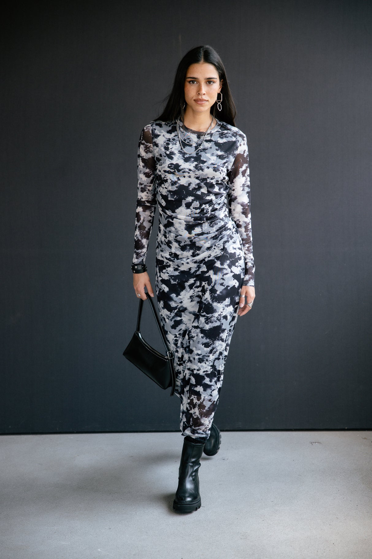 Robe avec jeux de transparence Frau Rasmina Abstract original | Freeman T. Porter