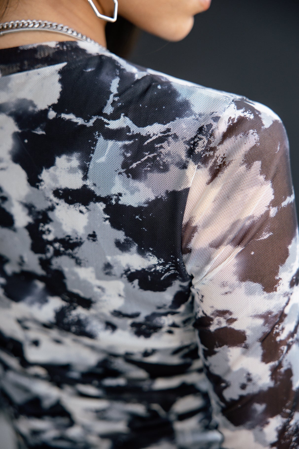 Robe avec jeux de transparence Frau Rasmina Abstract original | Freeman T. Porter