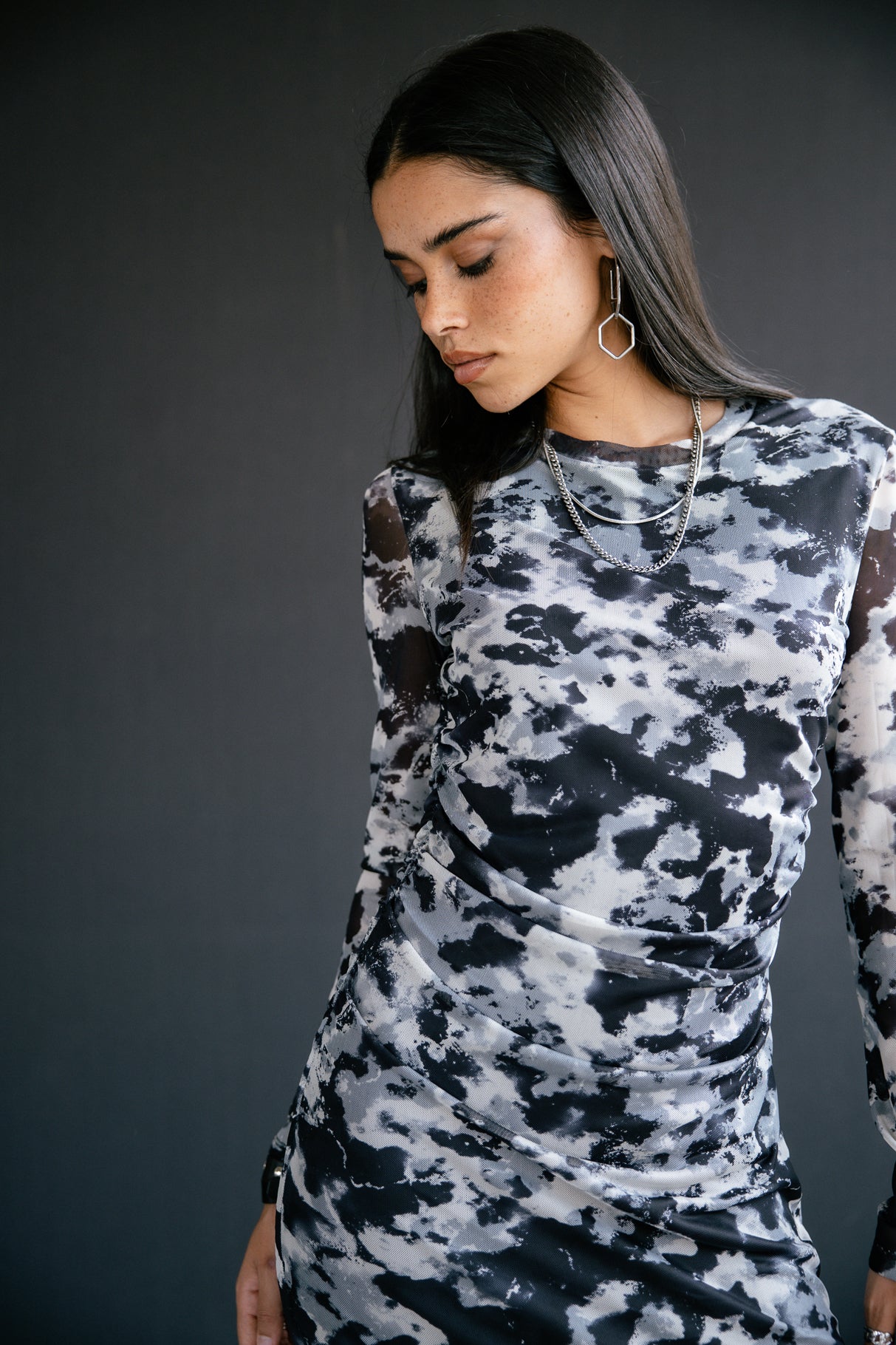 Robe avec jeux de transparence Frau Rasmina Abstract original | Freeman T. Porter