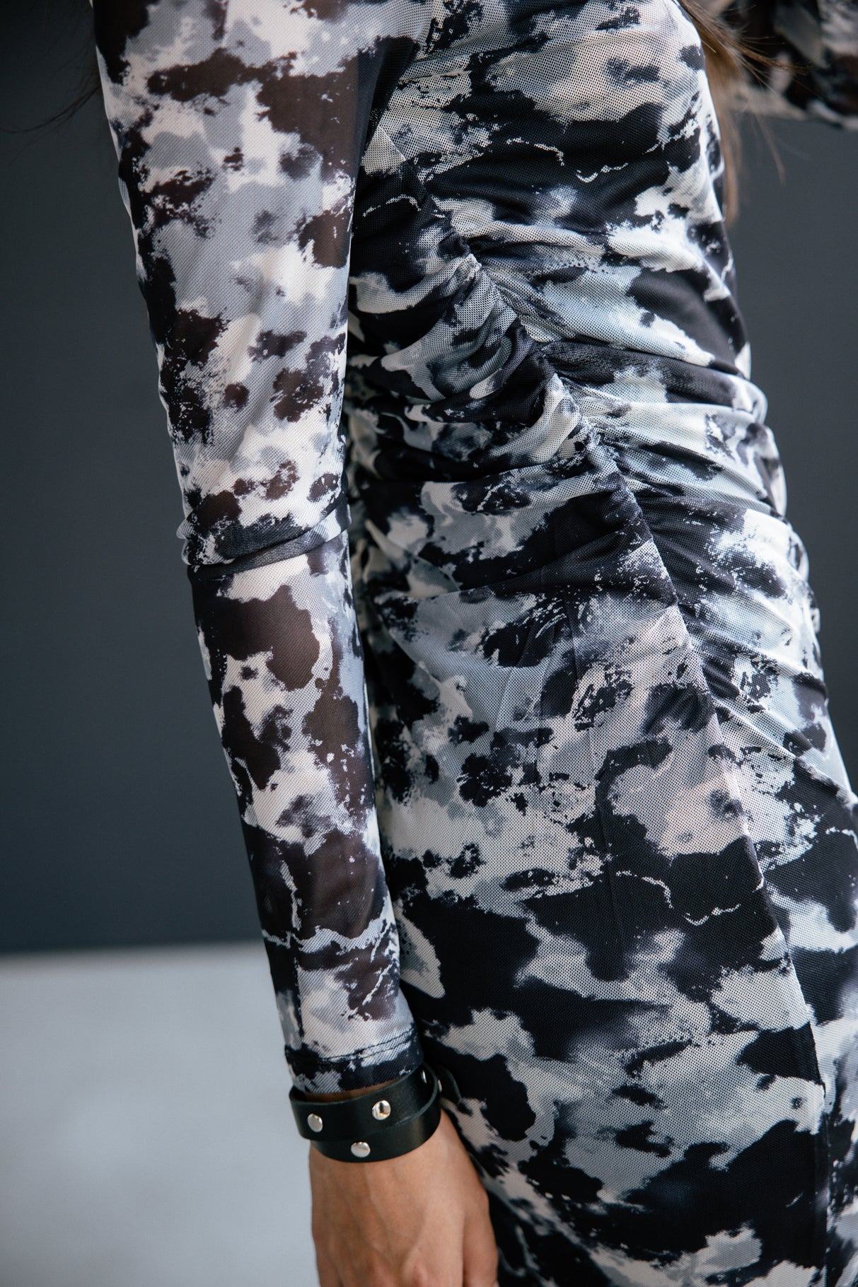Robe avec jeux de transparence Frau Rasmina Abstract original | Freeman T. Porter