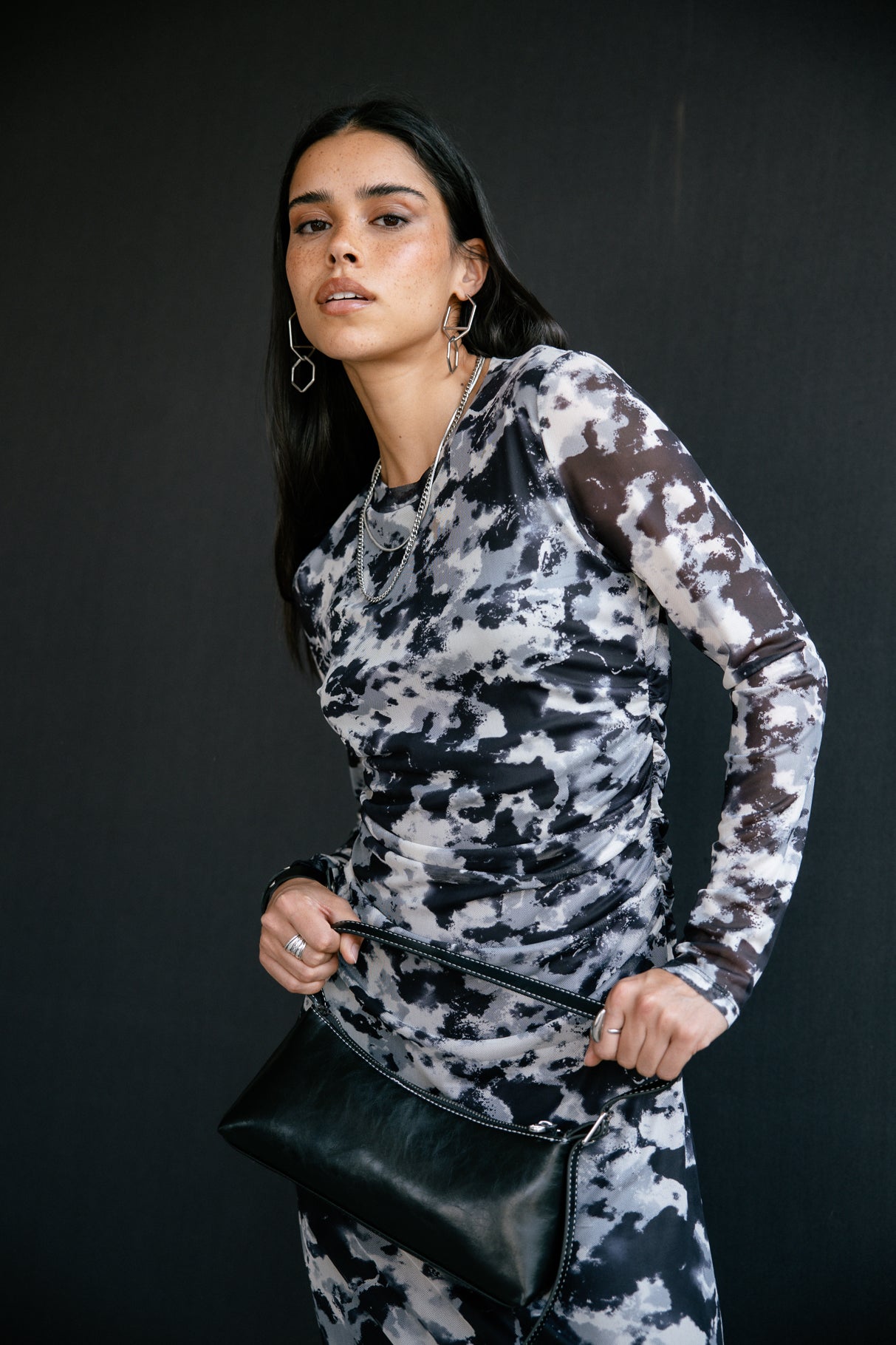 Robe avec jeux de transparence Frau Rasmina Abstract original | Freeman T. Porter