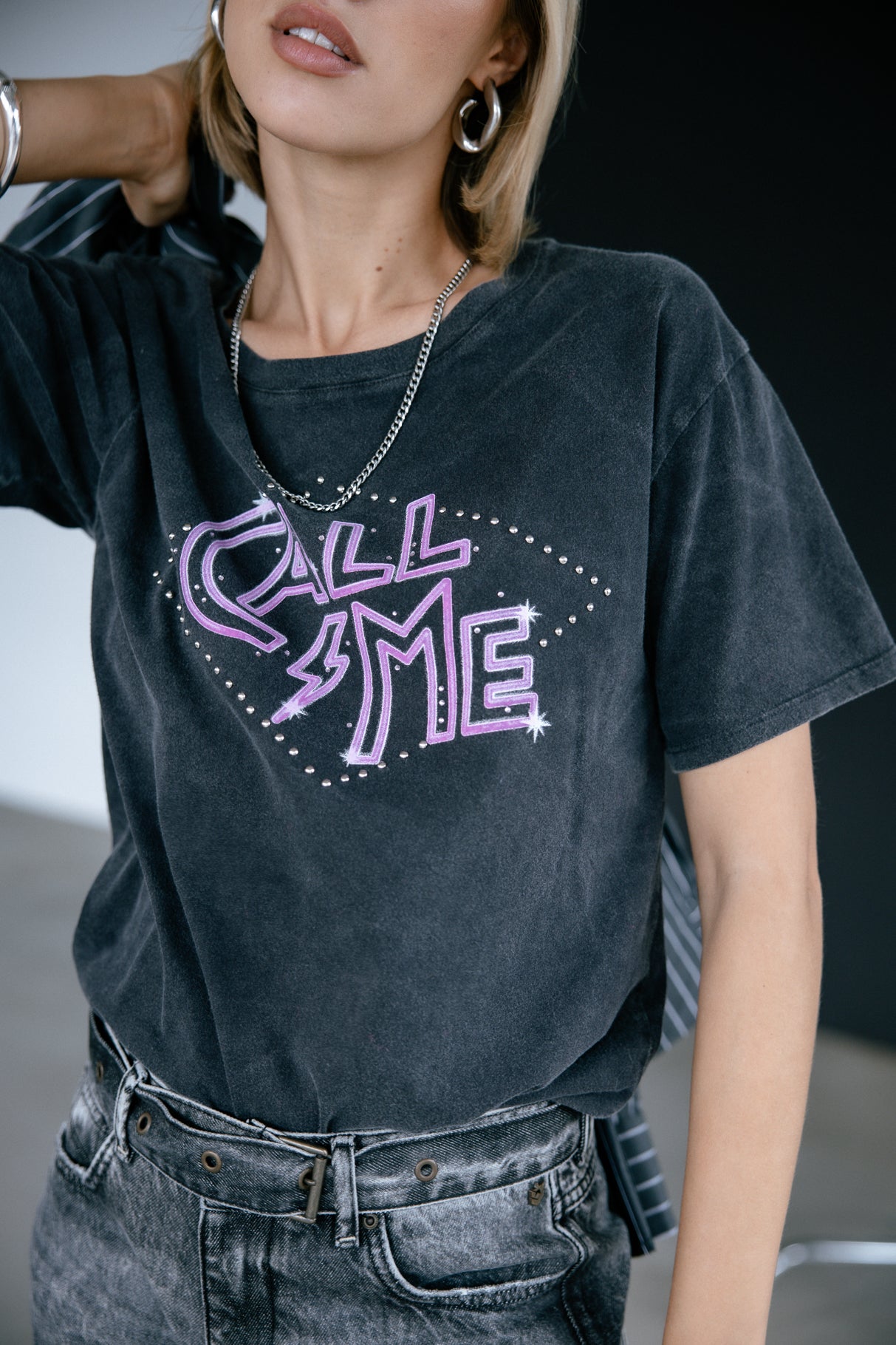 T-shirt imprimé à clous Femme Suria Call Me carbone | Freeman T. Porter