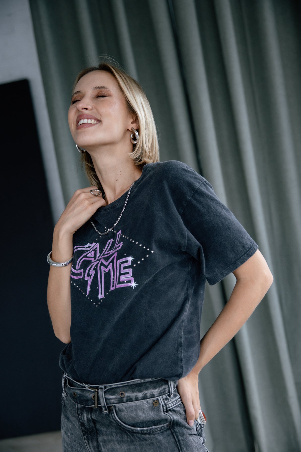 T-shirt imprimé à clous Mujer Suria Call Me carbone | Freeman T. Porter