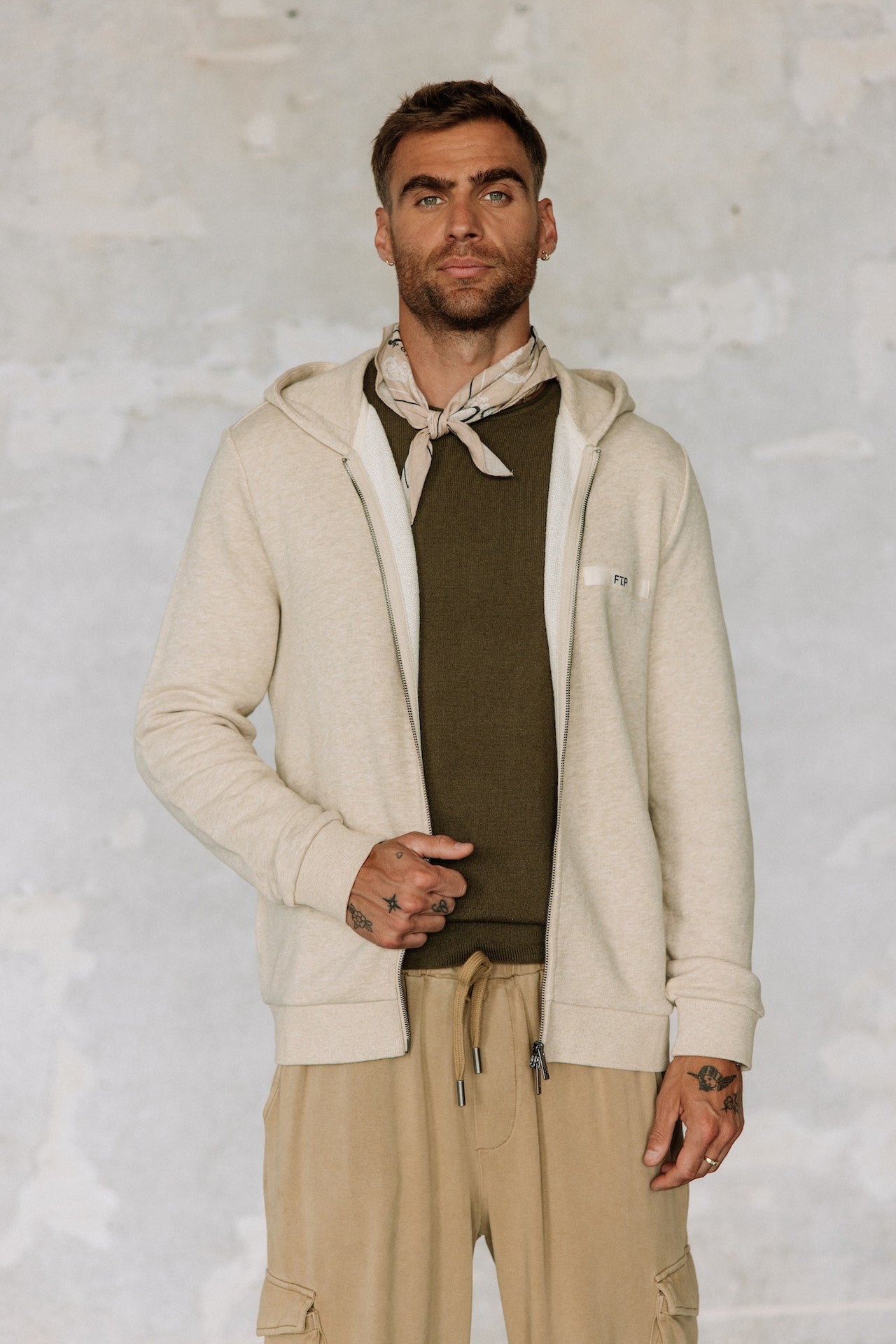 Sweat à capuche Hombres Aspen Yutong beige | Freeman T. Porter