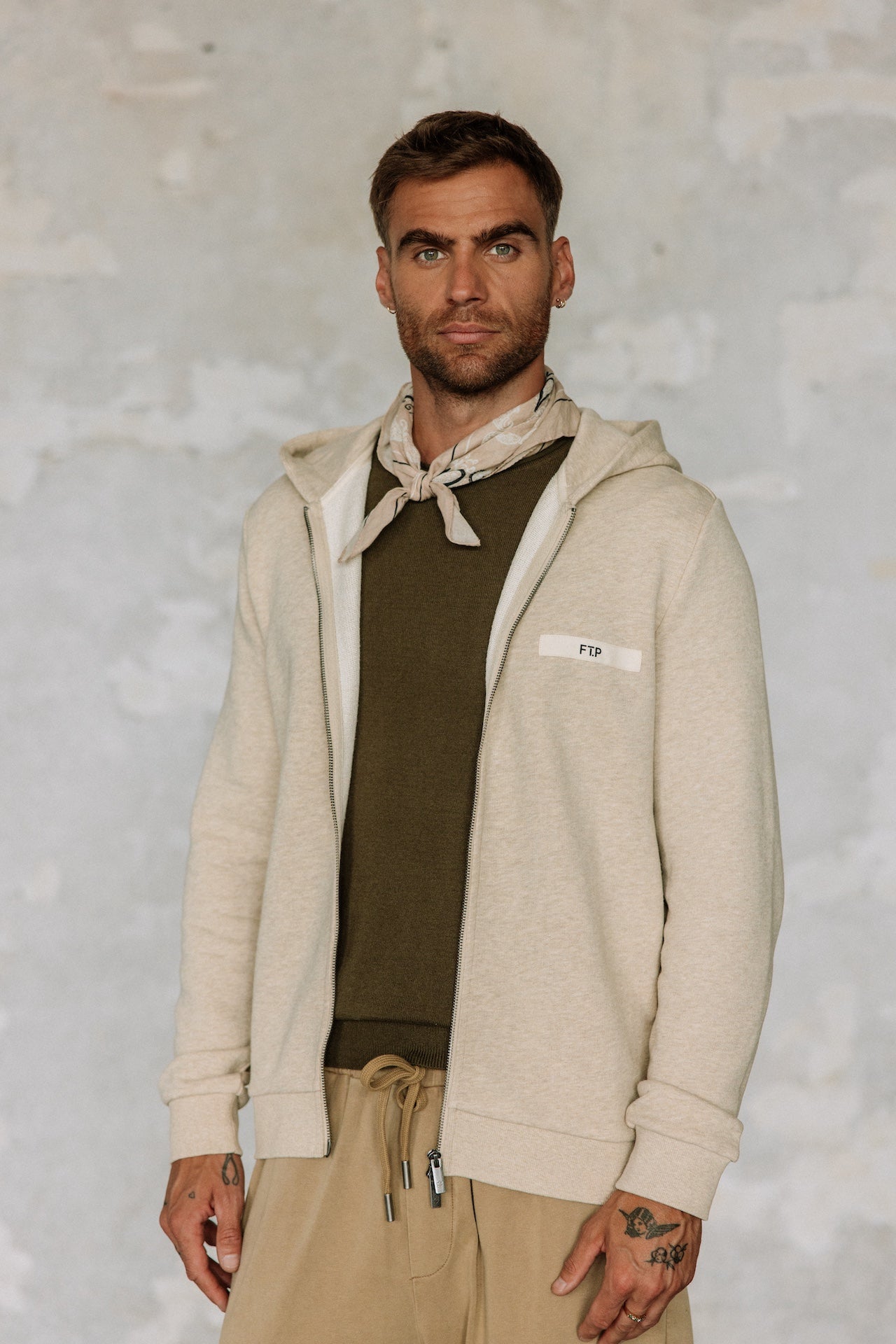 Sweat à capuche Hombres Aspen Yutong beige | Freeman T. Porter