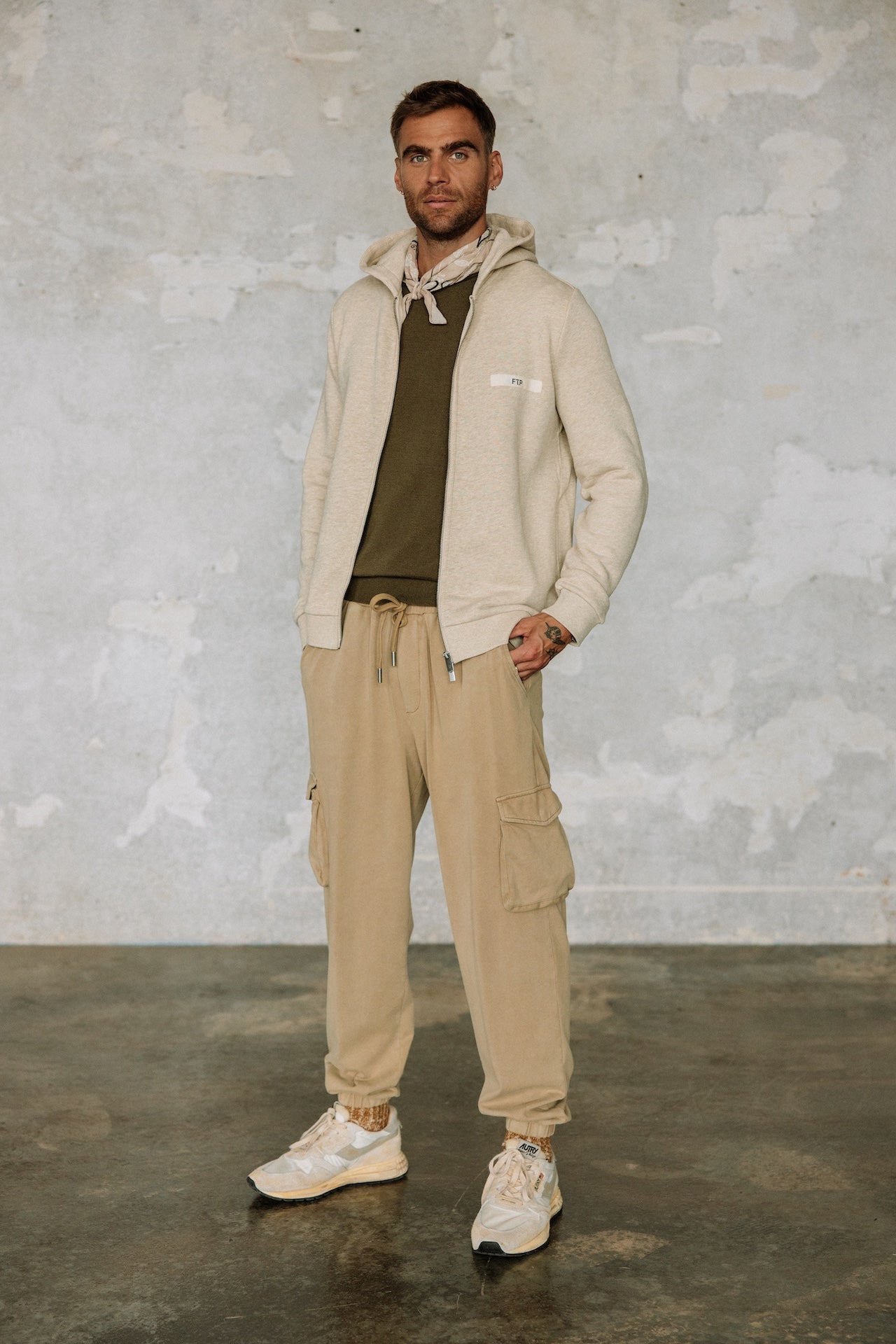Sweat à capuche Hombres Aspen Yutong beige | Freeman T. Porter