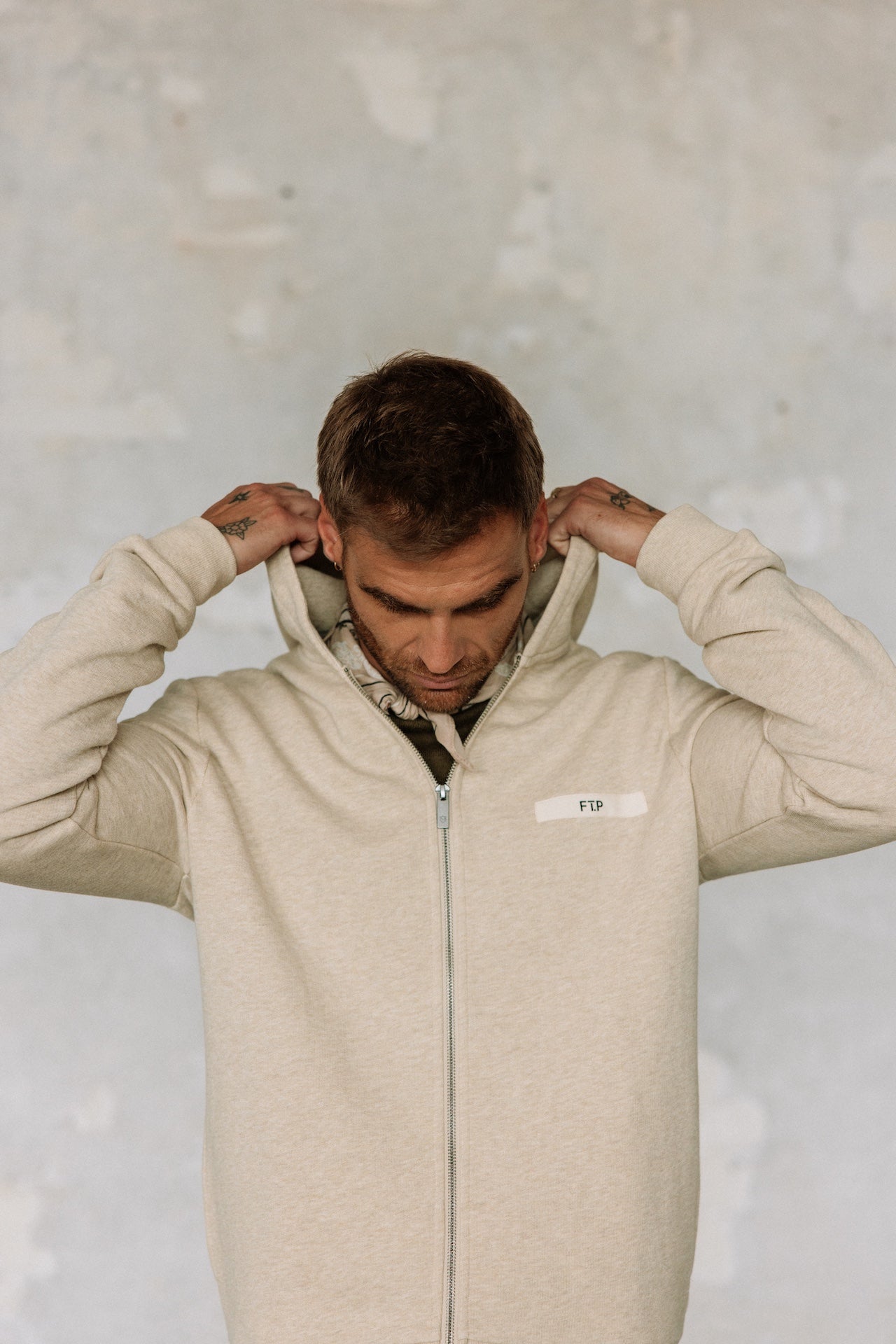 Sweat à capuche Hombres Aspen Yutong beige | Freeman T. Porter