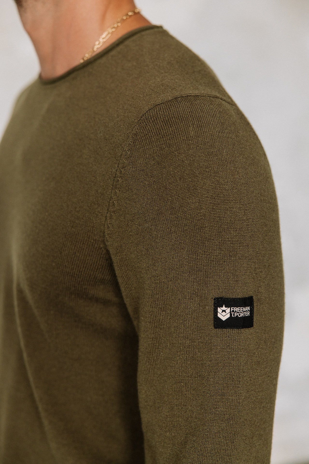 Pull col rond Hombres Sonny Macau olive night | Freeman T. Porter