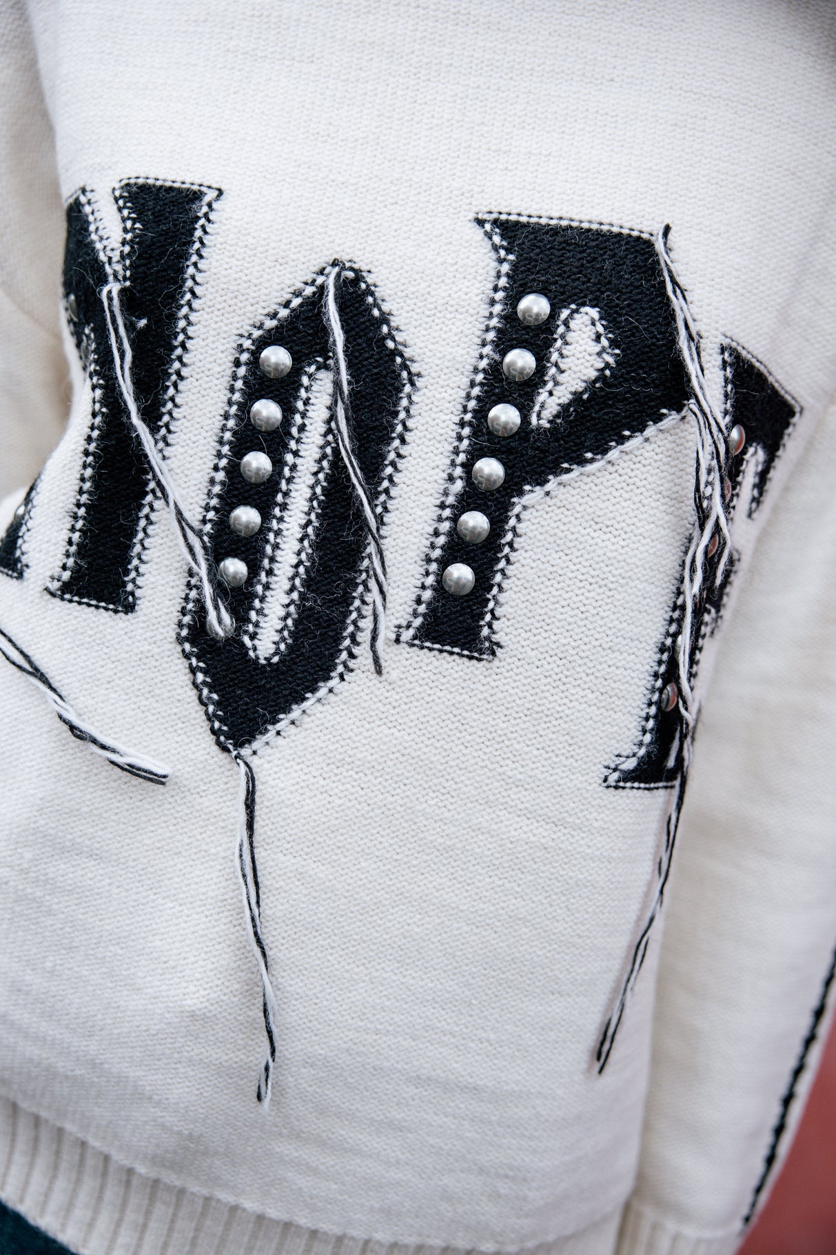 Pull détails frangés Femme Pears Rock off white | Freeman T. Porter