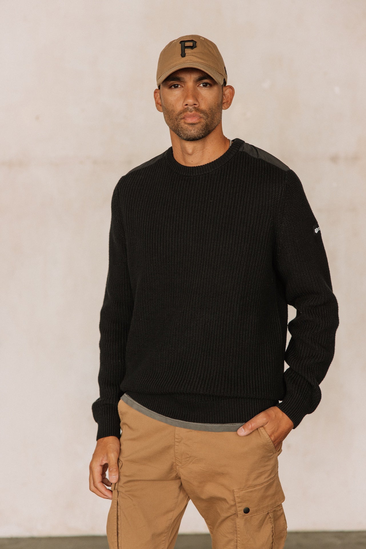 Pull empiècement épaules Hombres Pavel Shoulder black | Freeman T. Porter