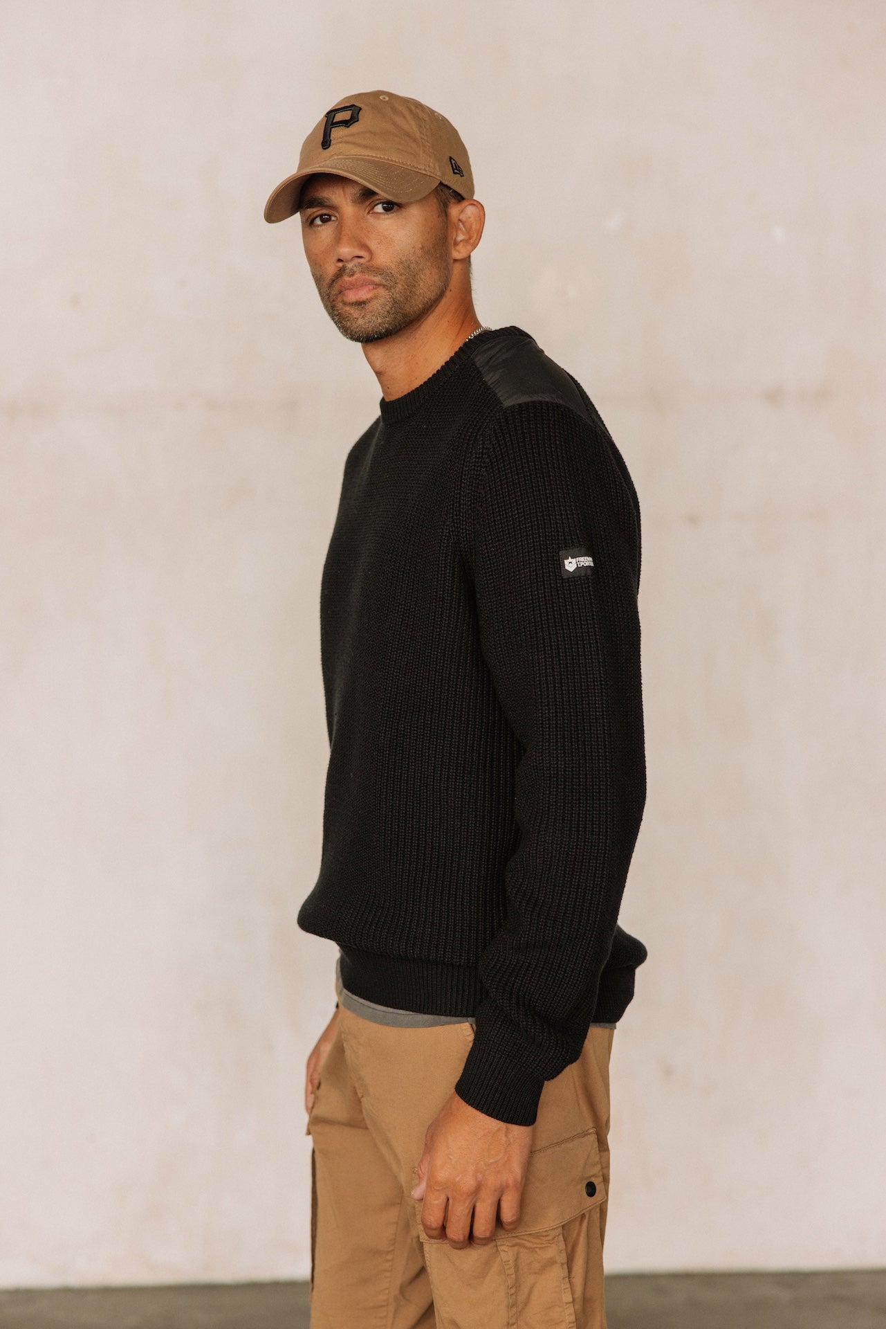 Pull empiècement épaules Hombres Pavel Shoulder black | Freeman T. Porter