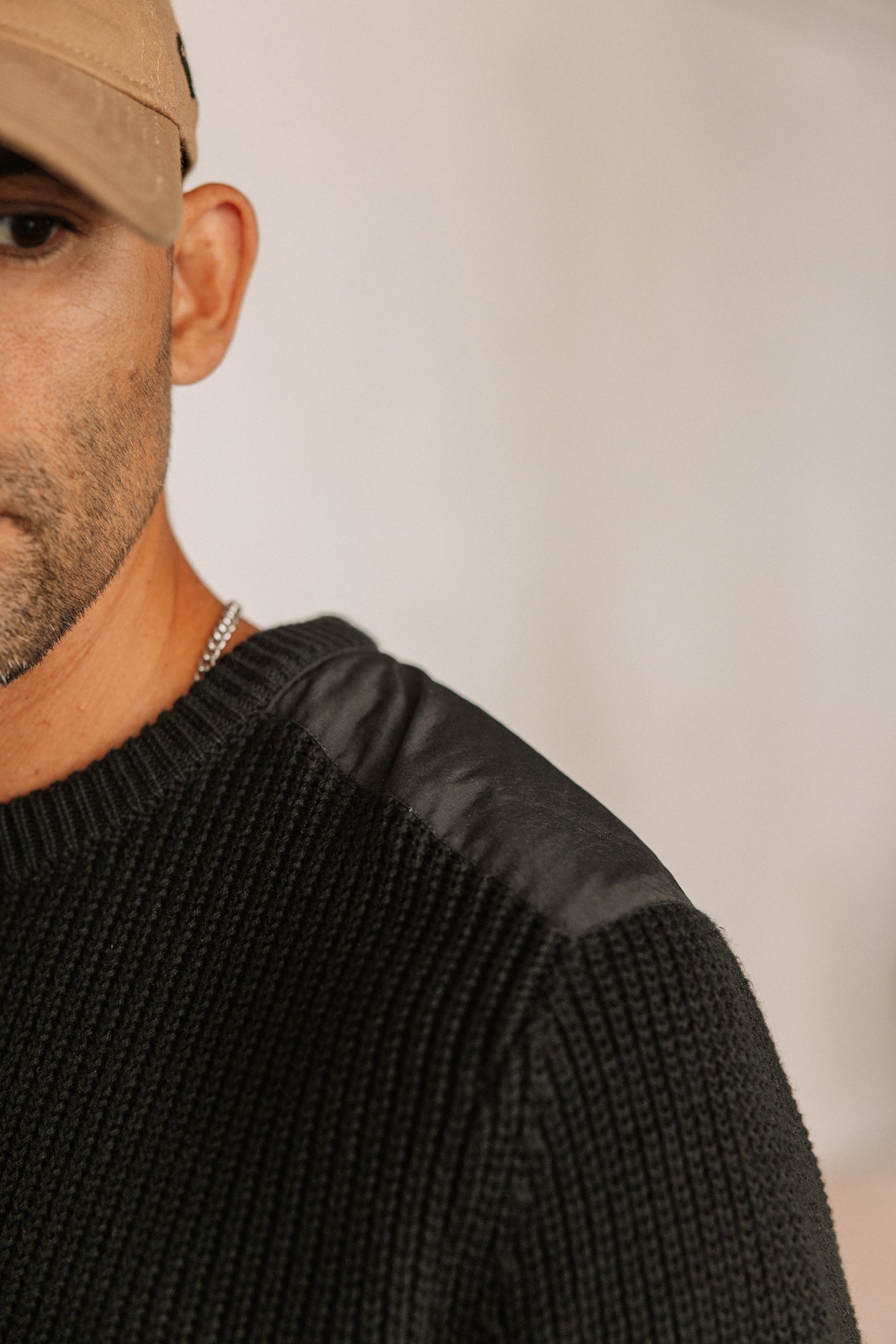 Pull empiècement épaules Hombres Pavel Shoulder black | Freeman T. Porter