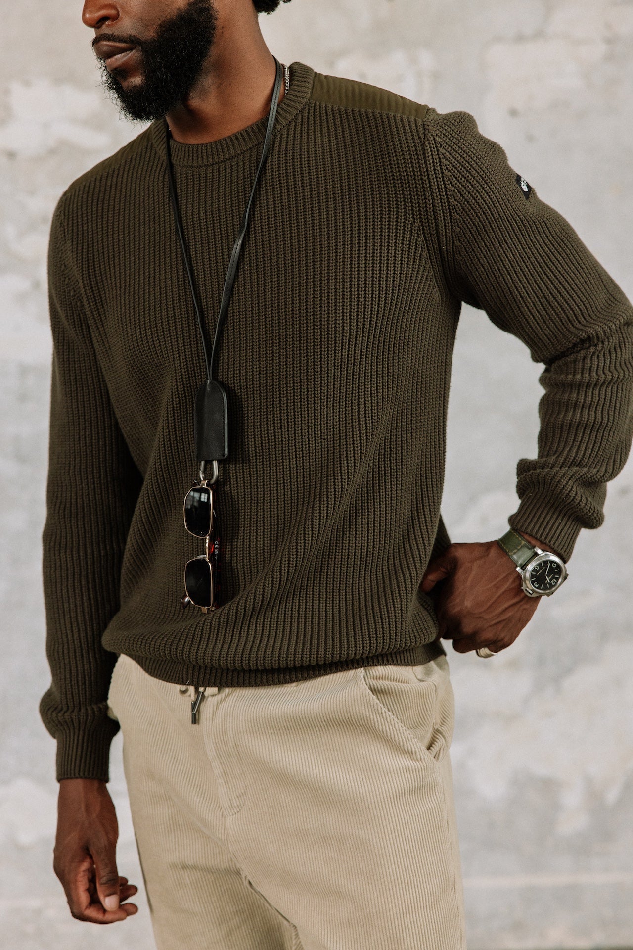 Pull empiècement épaules Hombres Pavel Shoulder olive night | Freeman T. Porter