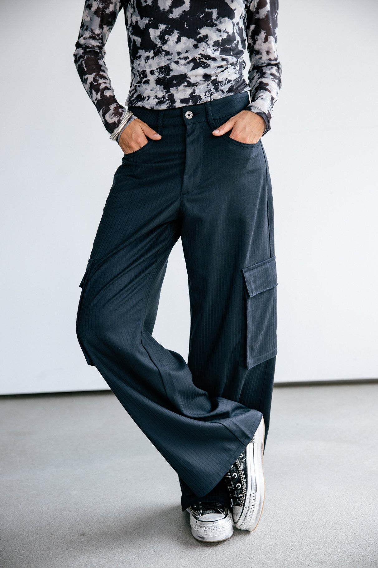   
            

Pantalones cargo anchos Mujer Bono Crown navy | Freeman T. Porter
          