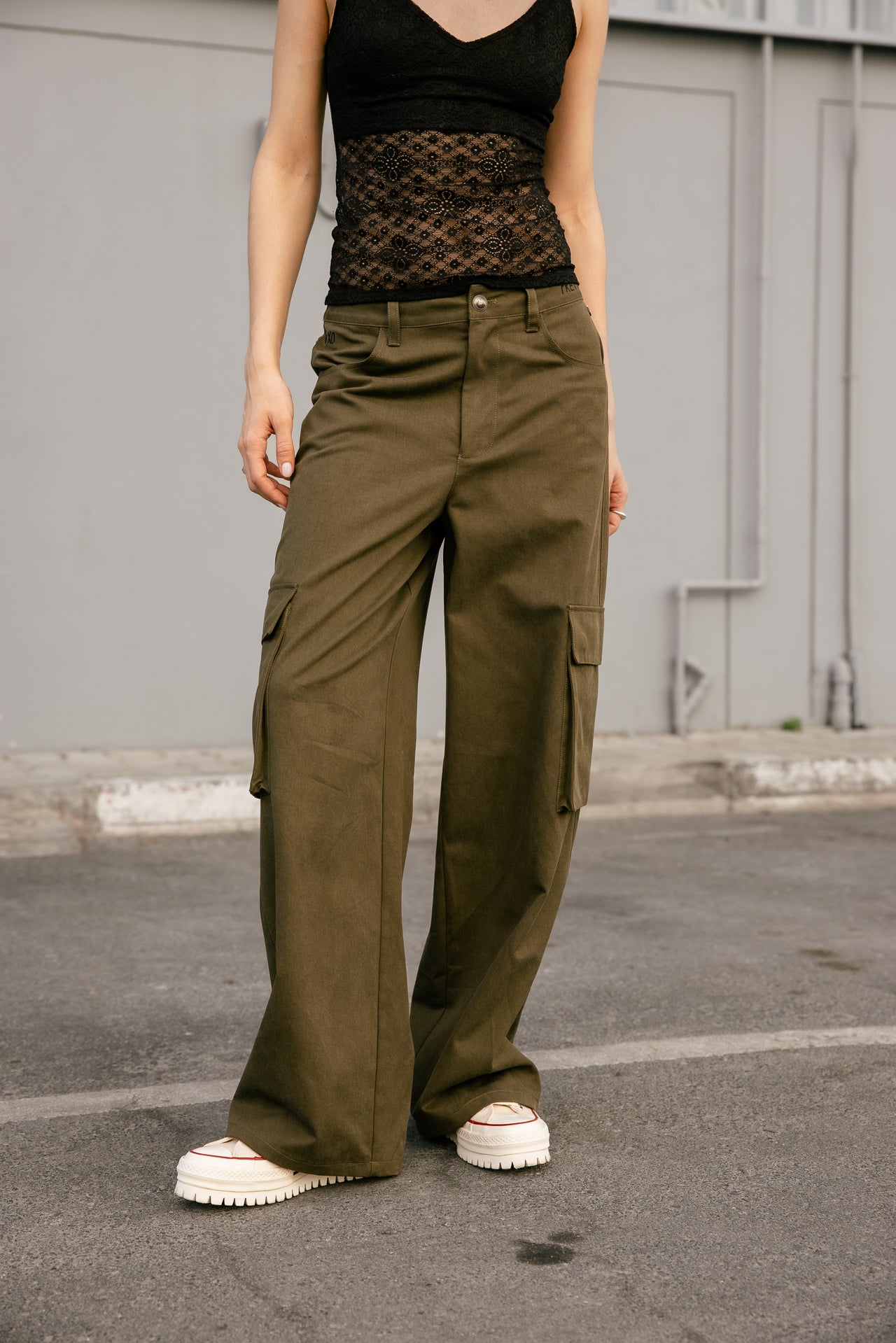 

Pantalon large cargo Femme Bono Tencely olive night | Freeman T. Porter