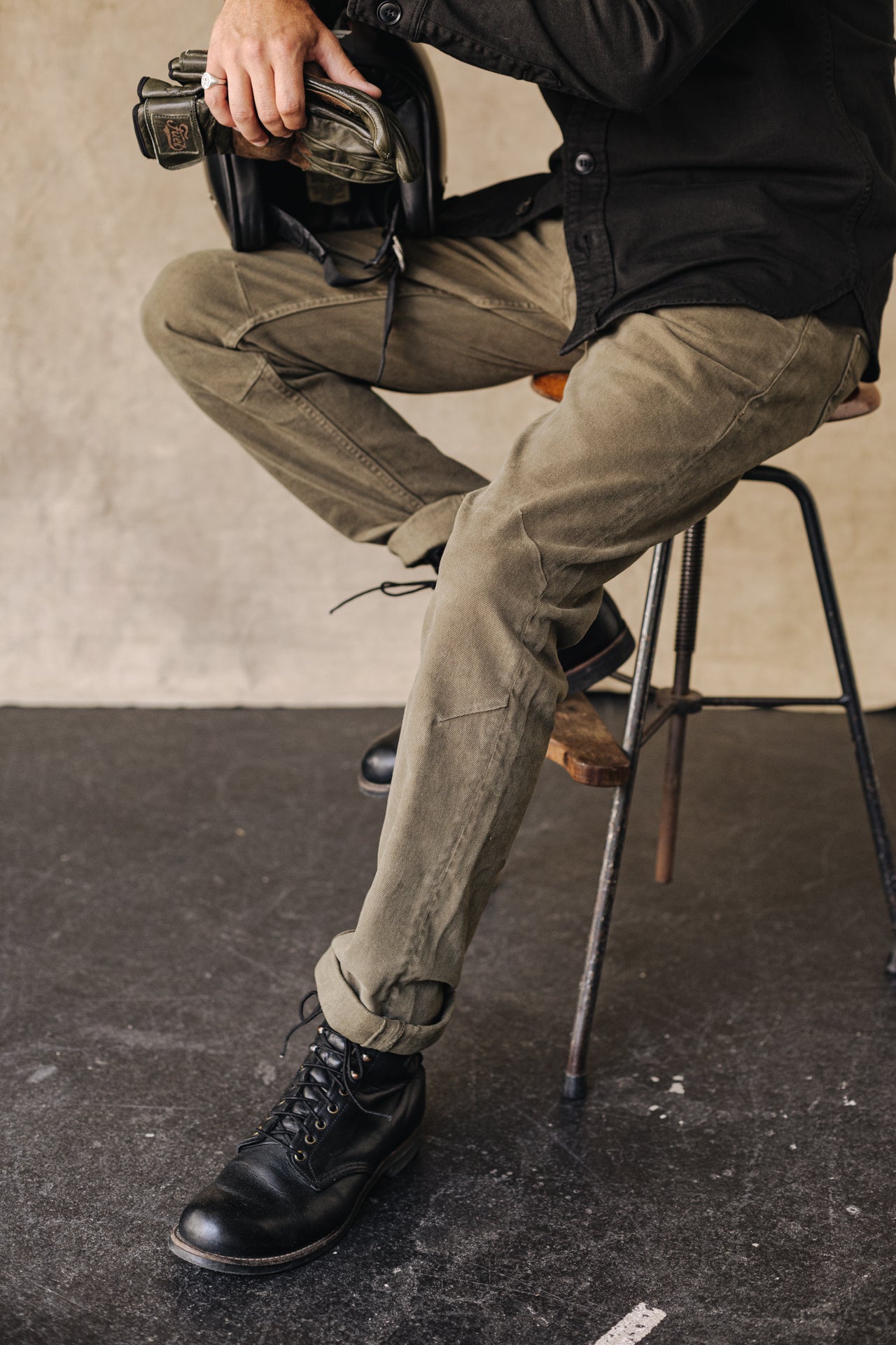 

Pantalón recto Unisex Eddy Caspi olive night | Freeman T. Porter