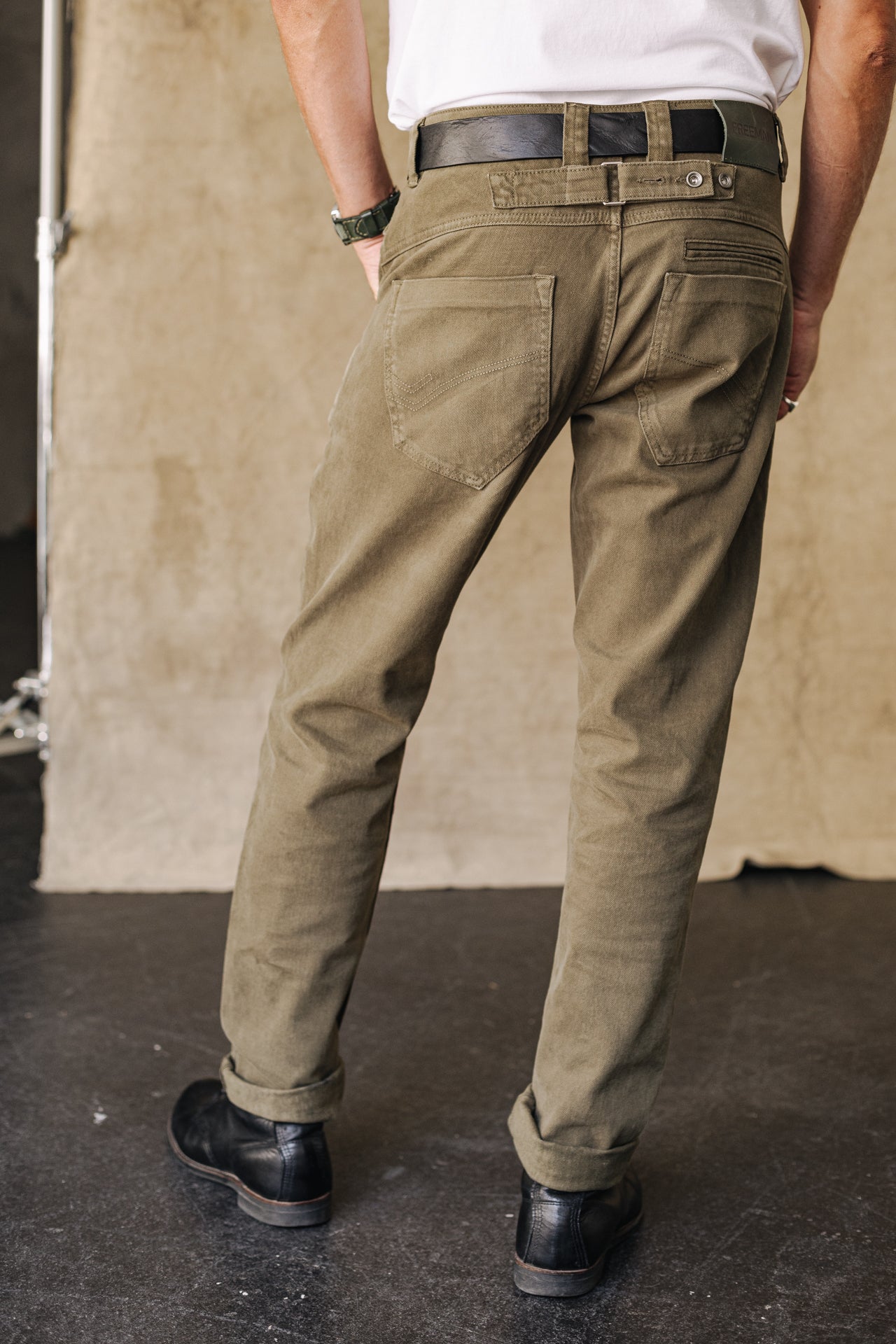 

Pantalón recto Unisex Eddy Caspi olive night | Freeman T. Porter