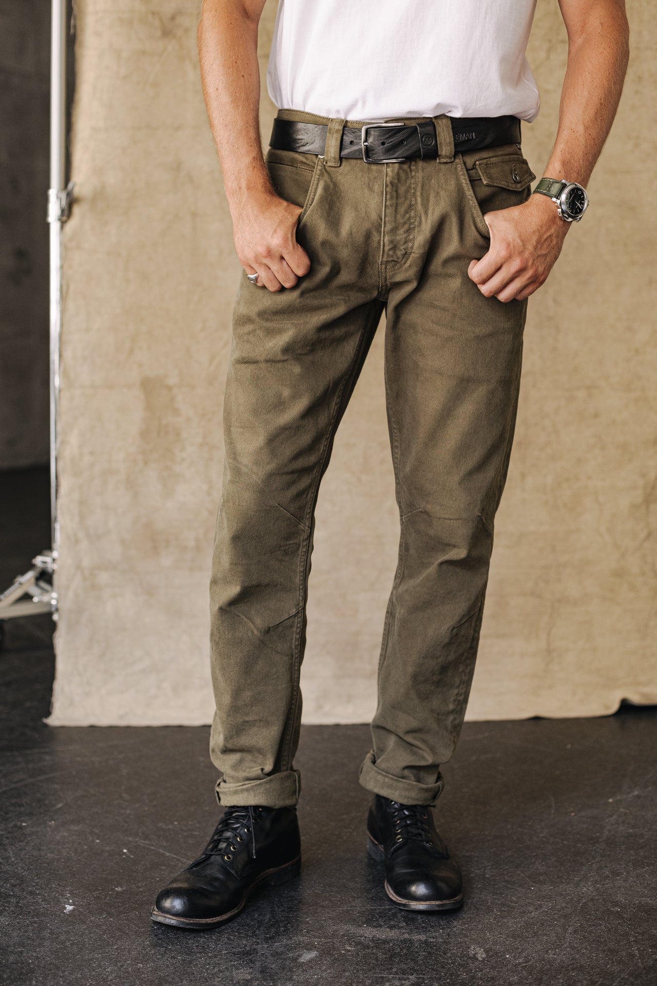 

Pantalón recto Unisex Eddy Caspi olive night | Freeman T. Porter