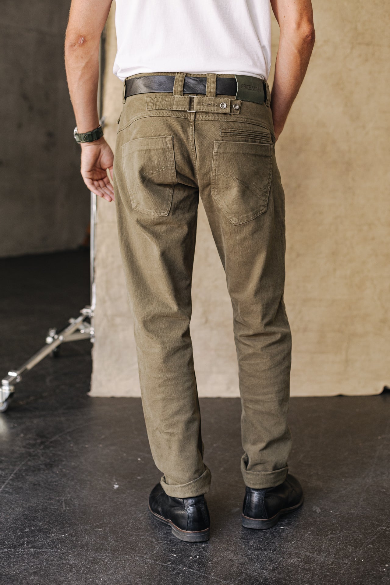 

Pantalón recto Unisex Eddy Caspi olive night | Freeman T. Porter
