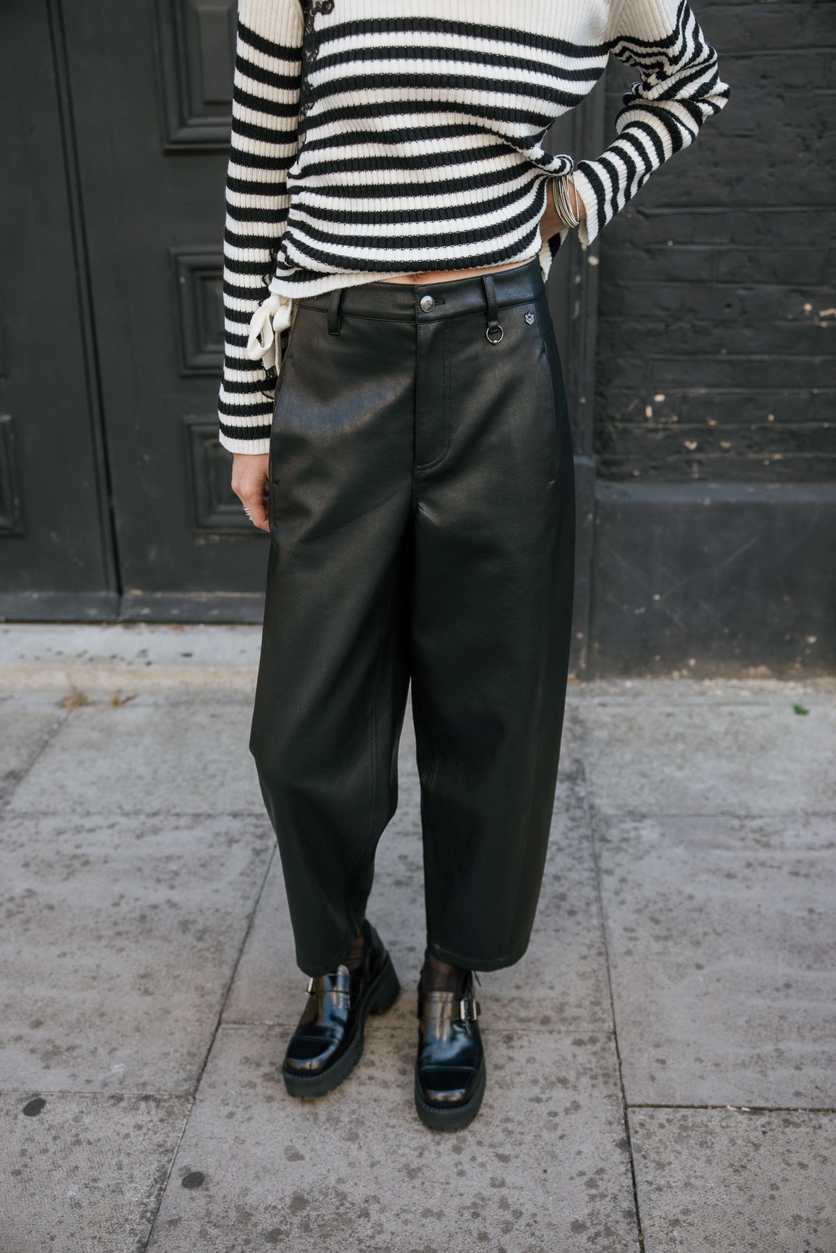 
              

Pantalon barrel 7/8 Femme Rosalia Biker black | Freeman T. Porter
            
