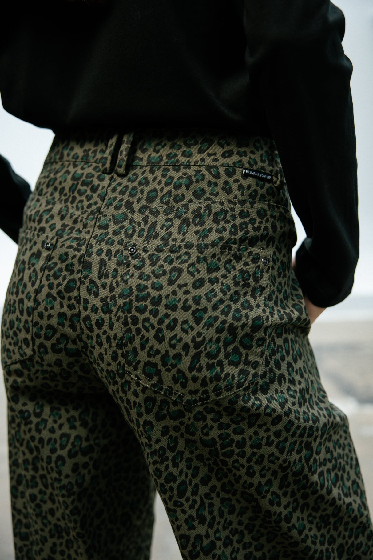 

Pantalon jambes ballons Mujer Rosalia Fawn original | Freeman T. Porter