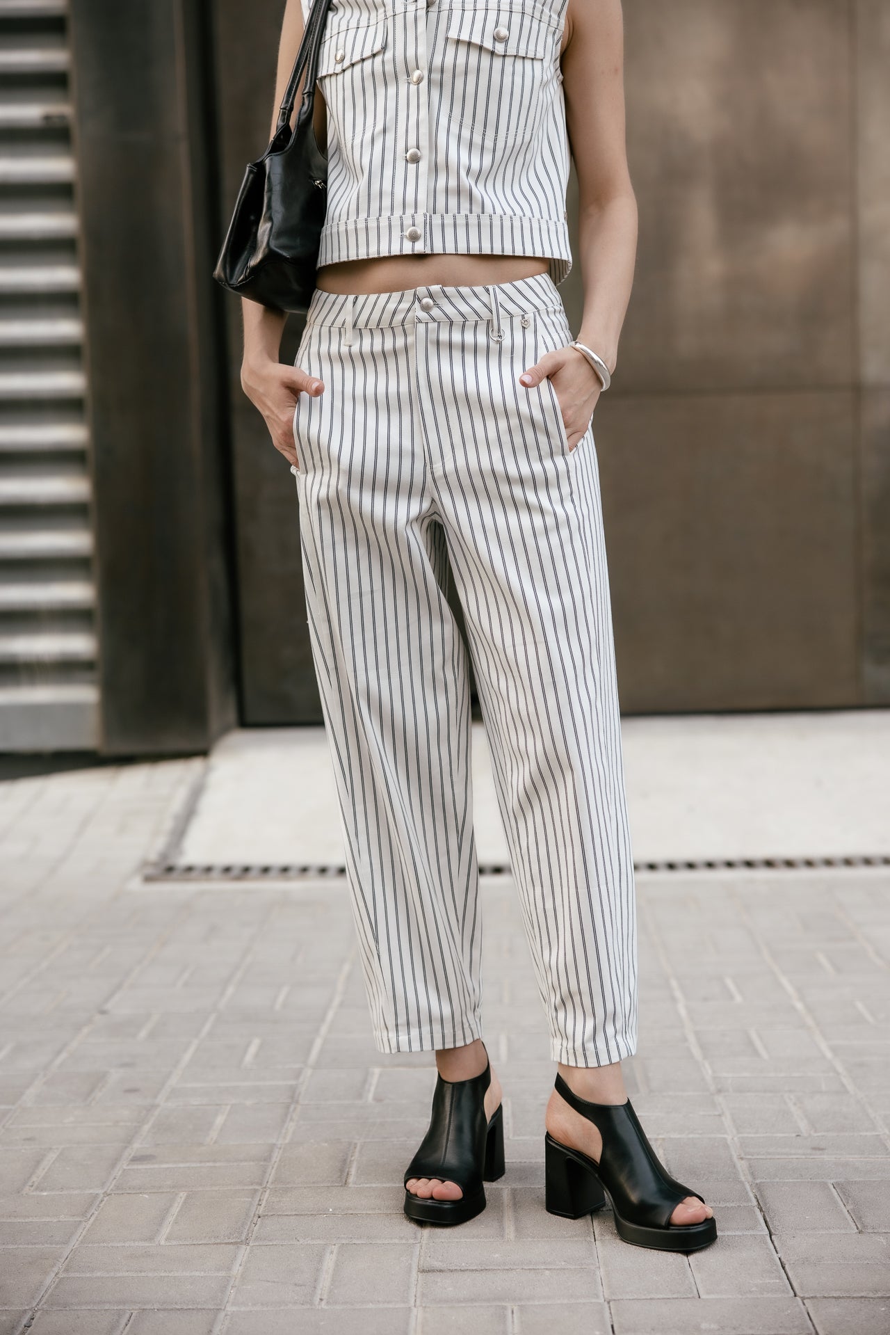   
            

7/8 Barrel-Hose Damen Rosalia Miyu off white | Freeman T. Porter
          