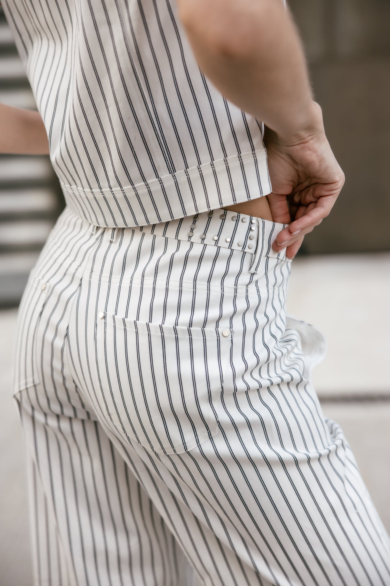 
              

7/8 Barrel-Hose Damen Rosalia Miyu off white | Freeman T. Porter
            