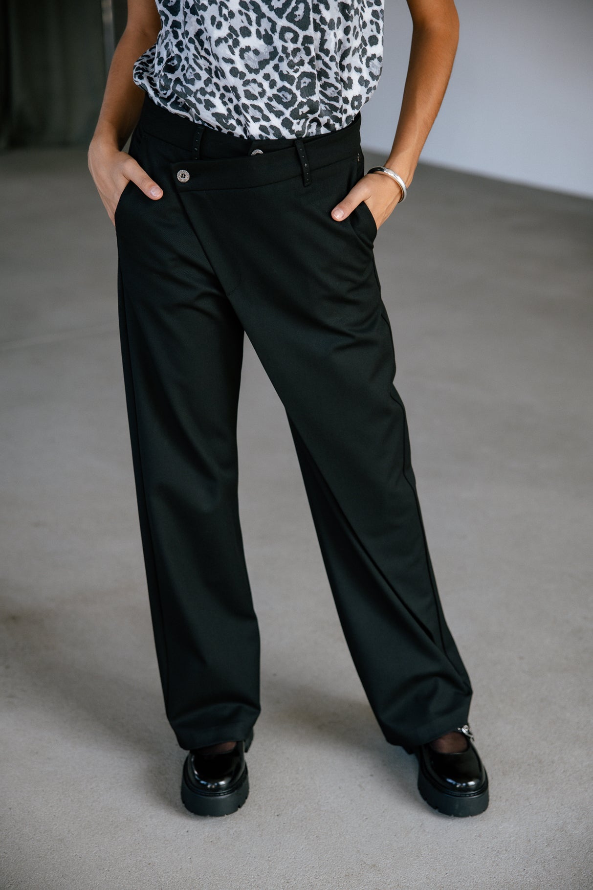 

Pantalon portefeuille Femme Cassie Evenos black | Freeman T. Porter