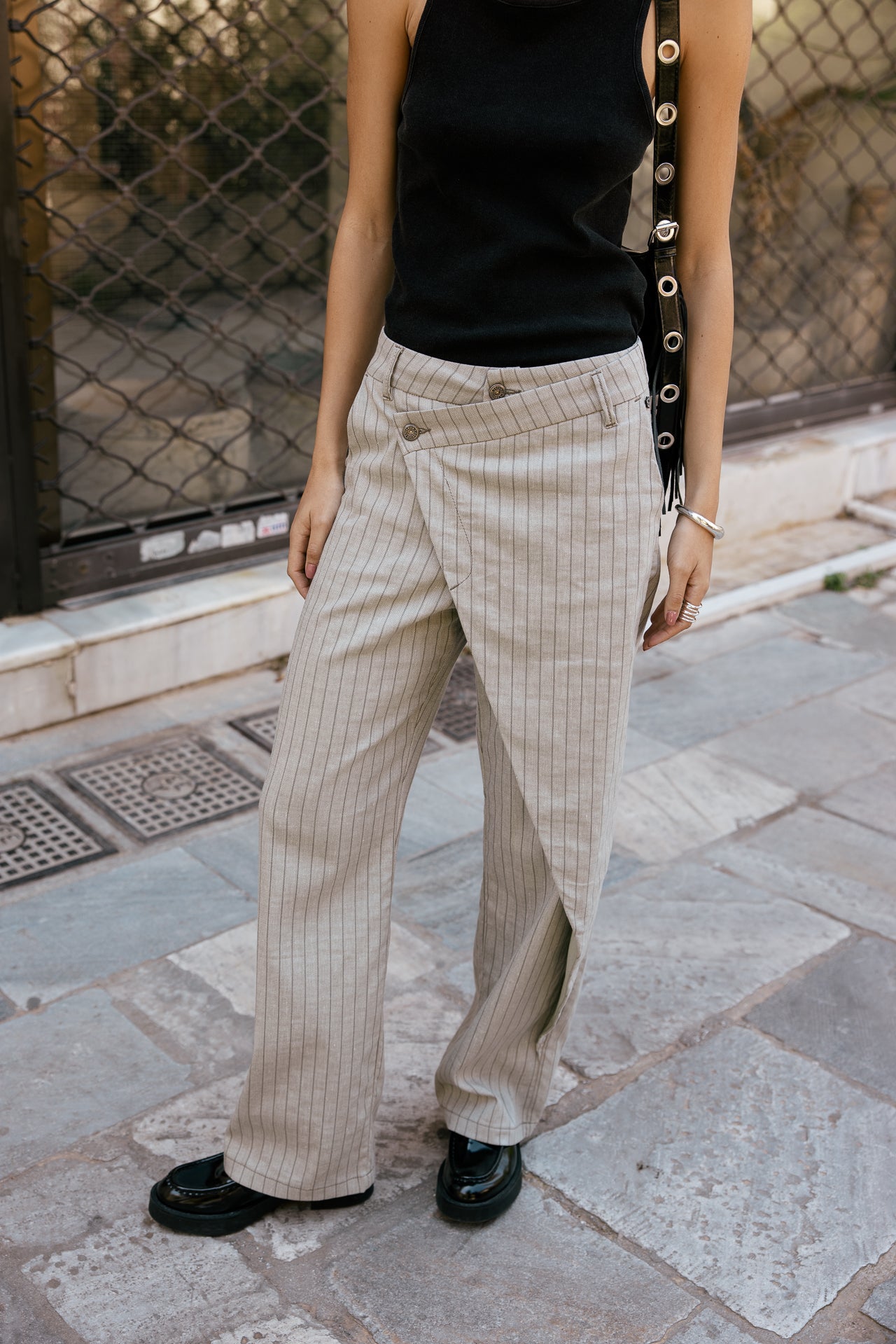 

Pantalon large fourche basse destructuré à rayure Femme Cassie Louxor aloe | Freeman T. Porter