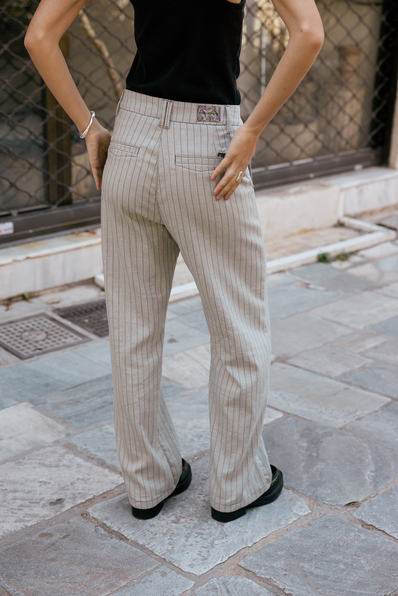 

Pantalon large fourche basse destructuré à rayure Femme Cassie Louxor aloe | Freeman T. Porter