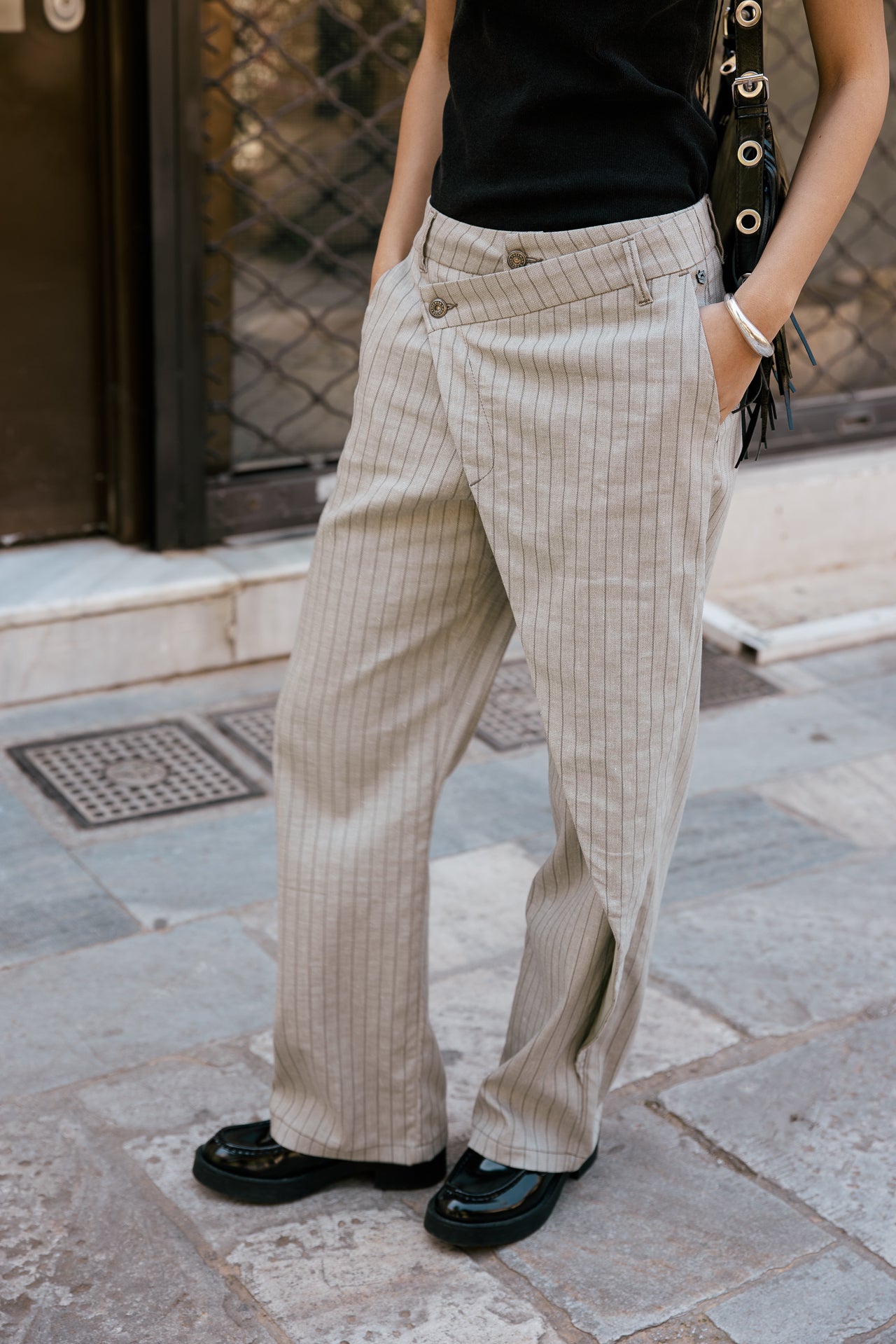 

Pantalon large fourche basse destructuré à rayure Femme Cassie Louxor aloe | Freeman T. Porter