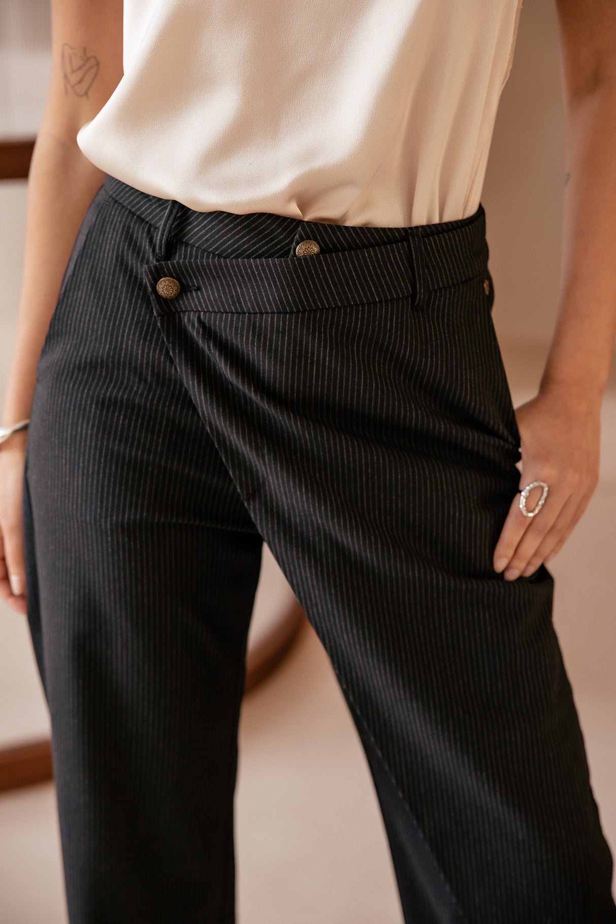 
              

Pantalon portefeuille Femme Cassie Oficina black iris | Freeman T. Porter
            