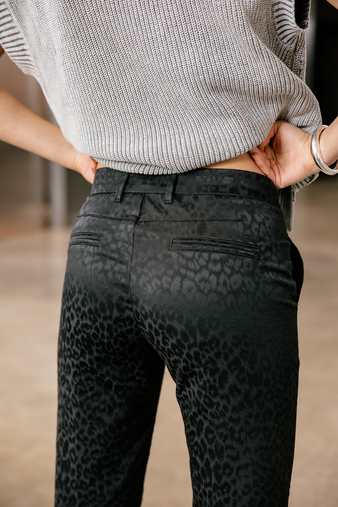 
              

Pantalon city slim 7/8 Femme Willow Artemis black | Freeman T. Porter
            