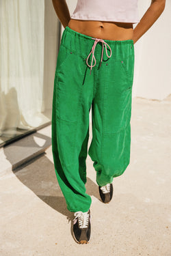 

Pantalon barrel fluide doux  Femme Petra Plain jelly bean | Freeman T. Porter
