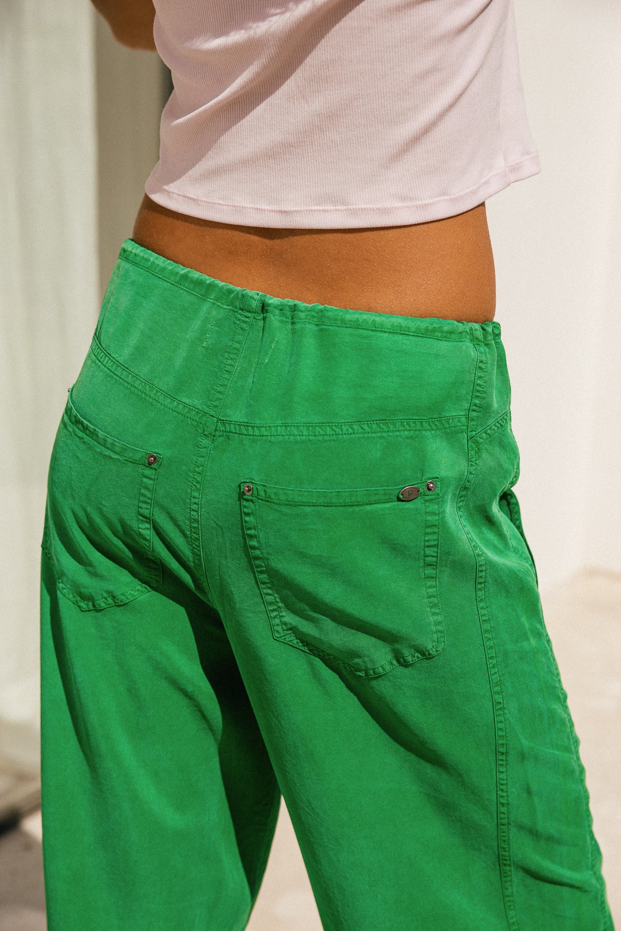 

Pantalon barrel fluide doux  Femme Petra Plain jelly bean | Freeman T. Porter