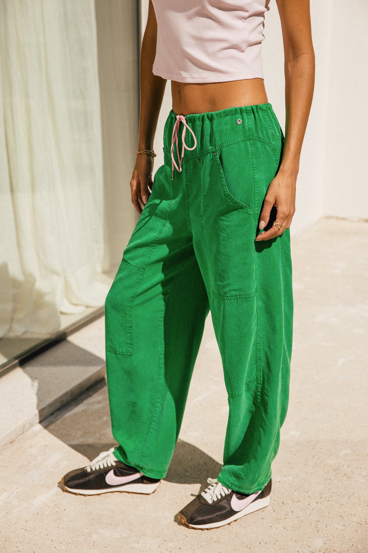

Pantalon barrel fluide doux  Femme Petra Plain jelly bean | Freeman T. Porter