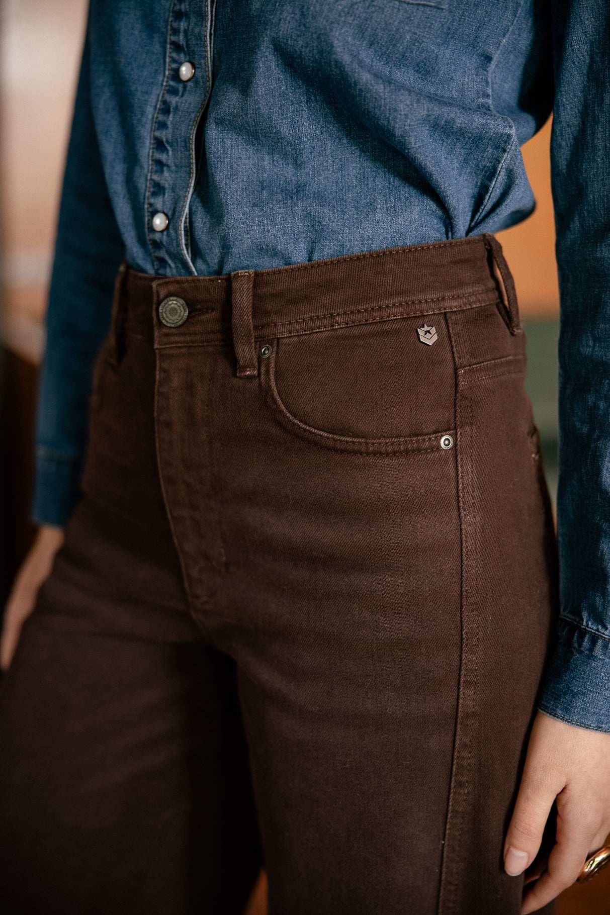 
              

Pantalon barrel Femme Nettie Magestic new brown | Freeman T. Porter
            