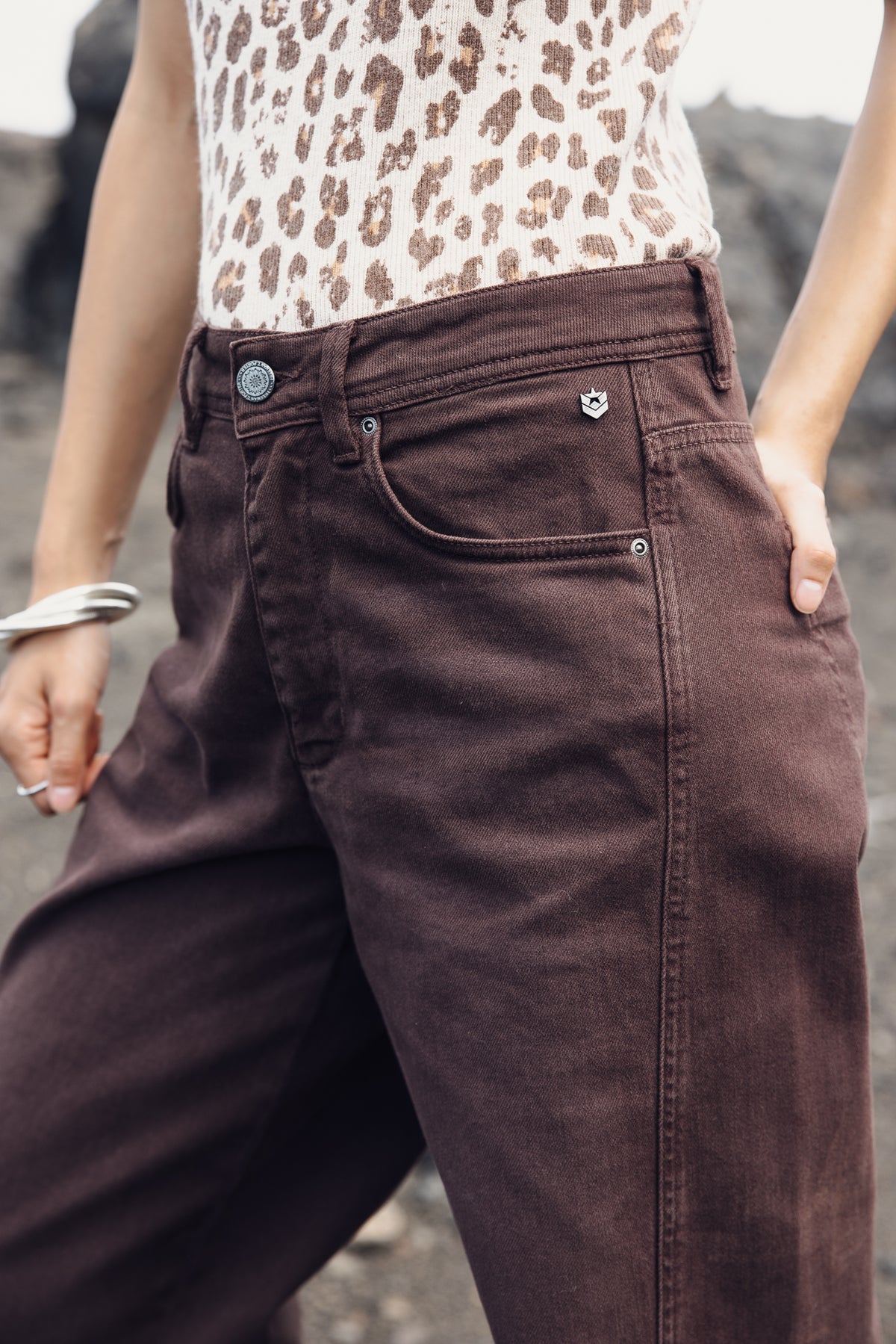 

Calças barrel de cintura média Mulher Nettie Magestic new brown | Freeman T. Porter