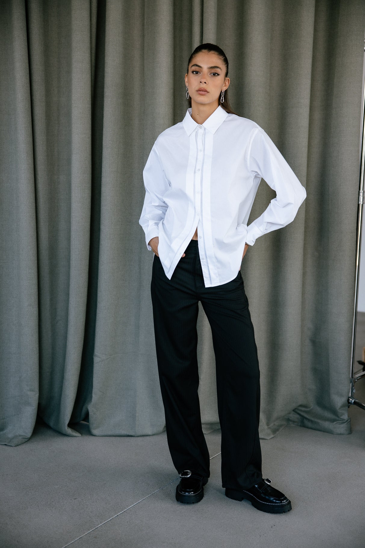 
              

Jeans balloon leg Frau Nettie Crown black | Freeman T. Porter
            