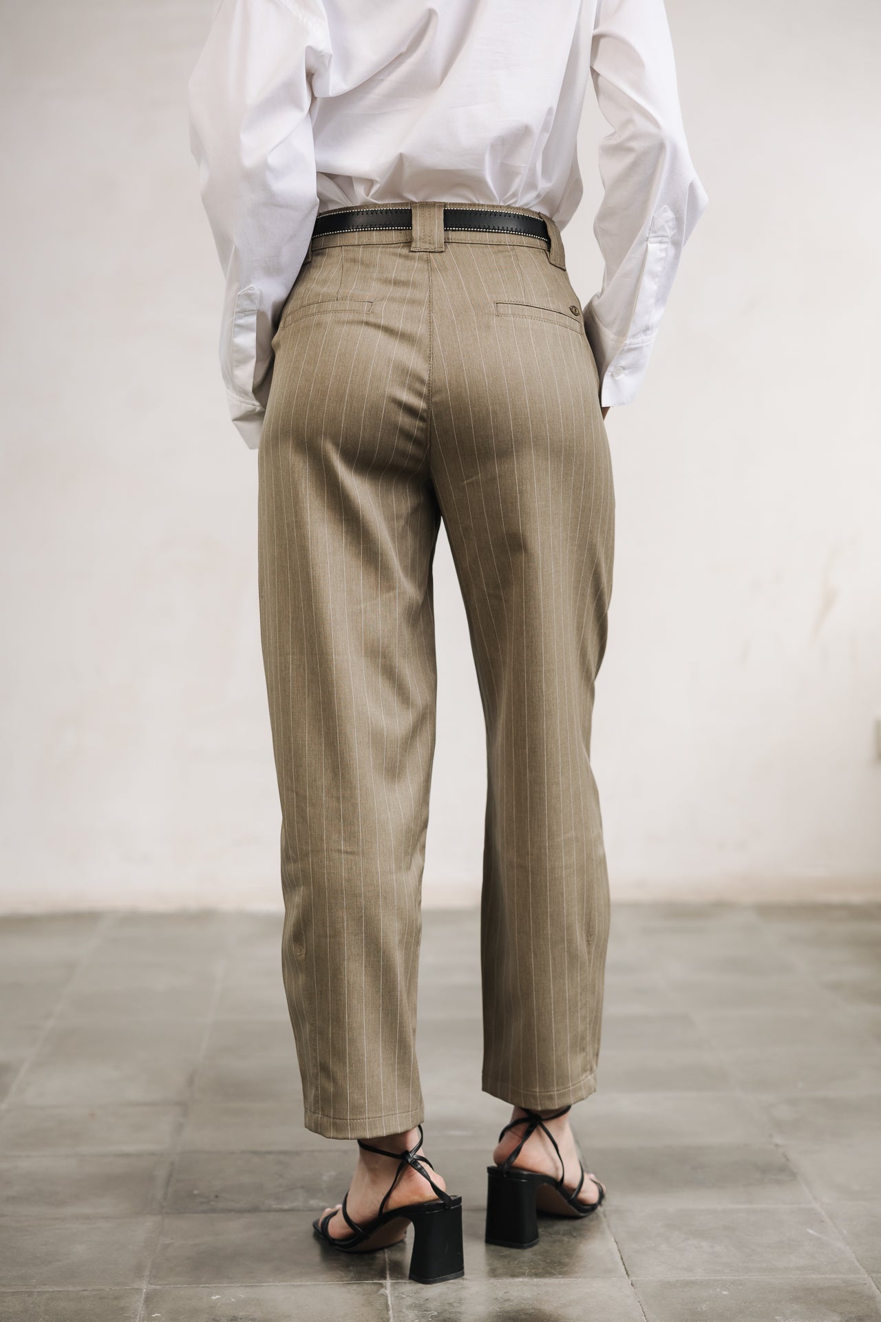 

Cropped balloon pants Woman Rosalia City Cairo overland trek | Freeman T. Porter