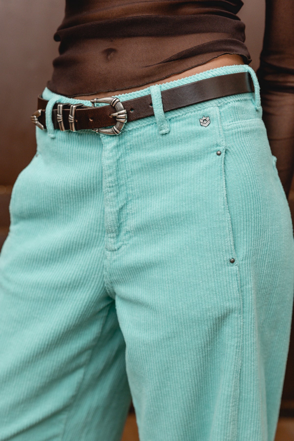 
              

Pantalon barrel 7/8 en velours Femme Rosalia Veluto jelly | Freeman T. Porter
            