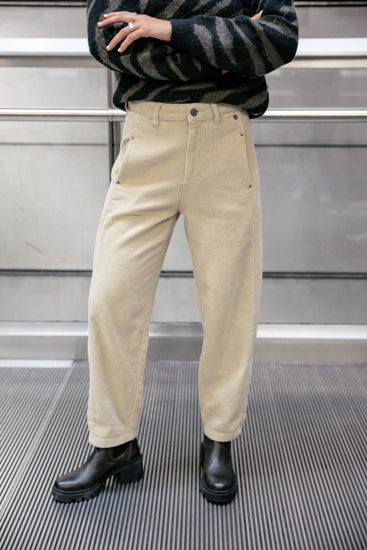 
              

7/8-Barrel-Hose aus Samt Damen Rosalia Veluto overcast | Freeman T. Porter
            