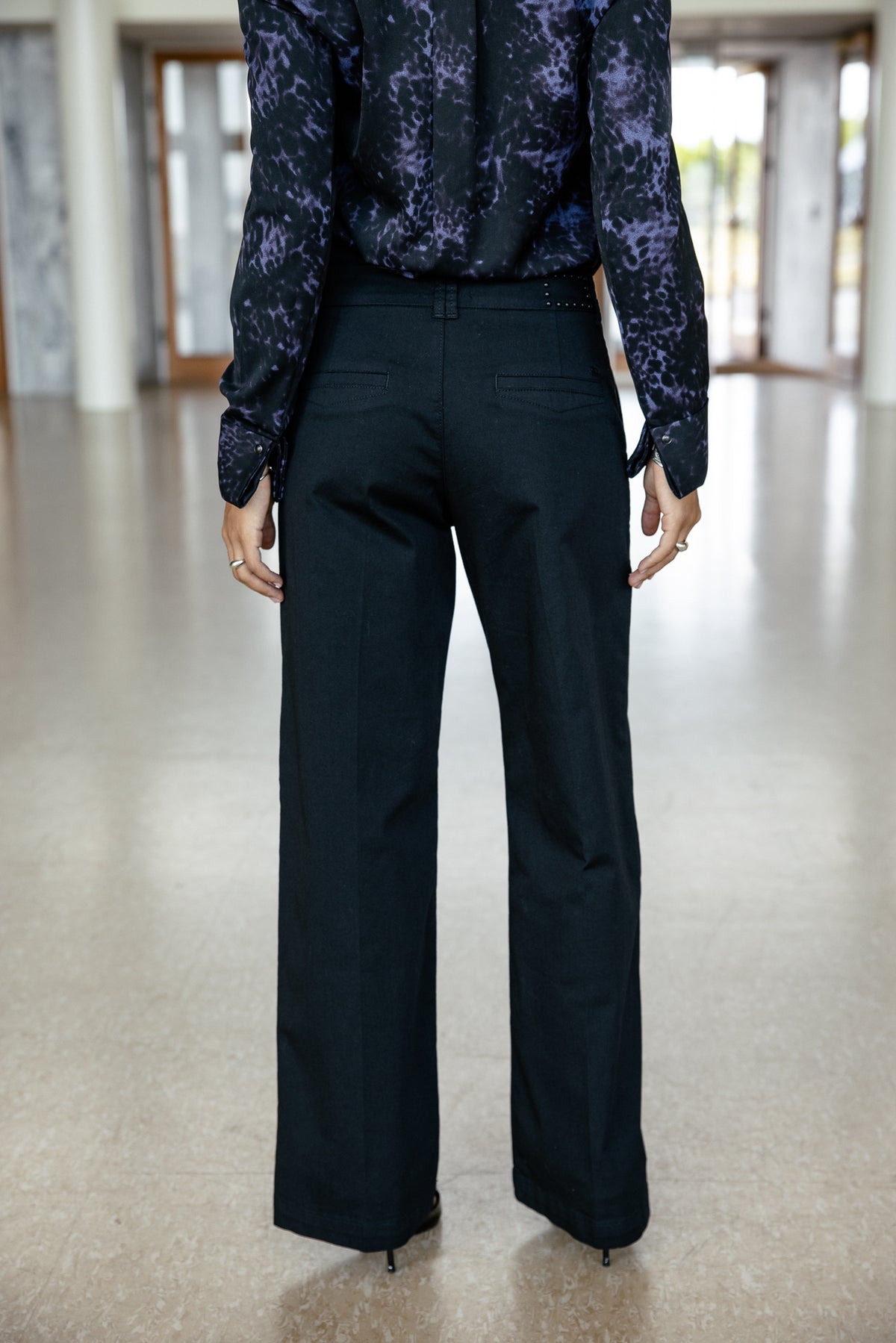 

Weite Chinohose Damen Nickie Felicita black | Freeman T. Porter