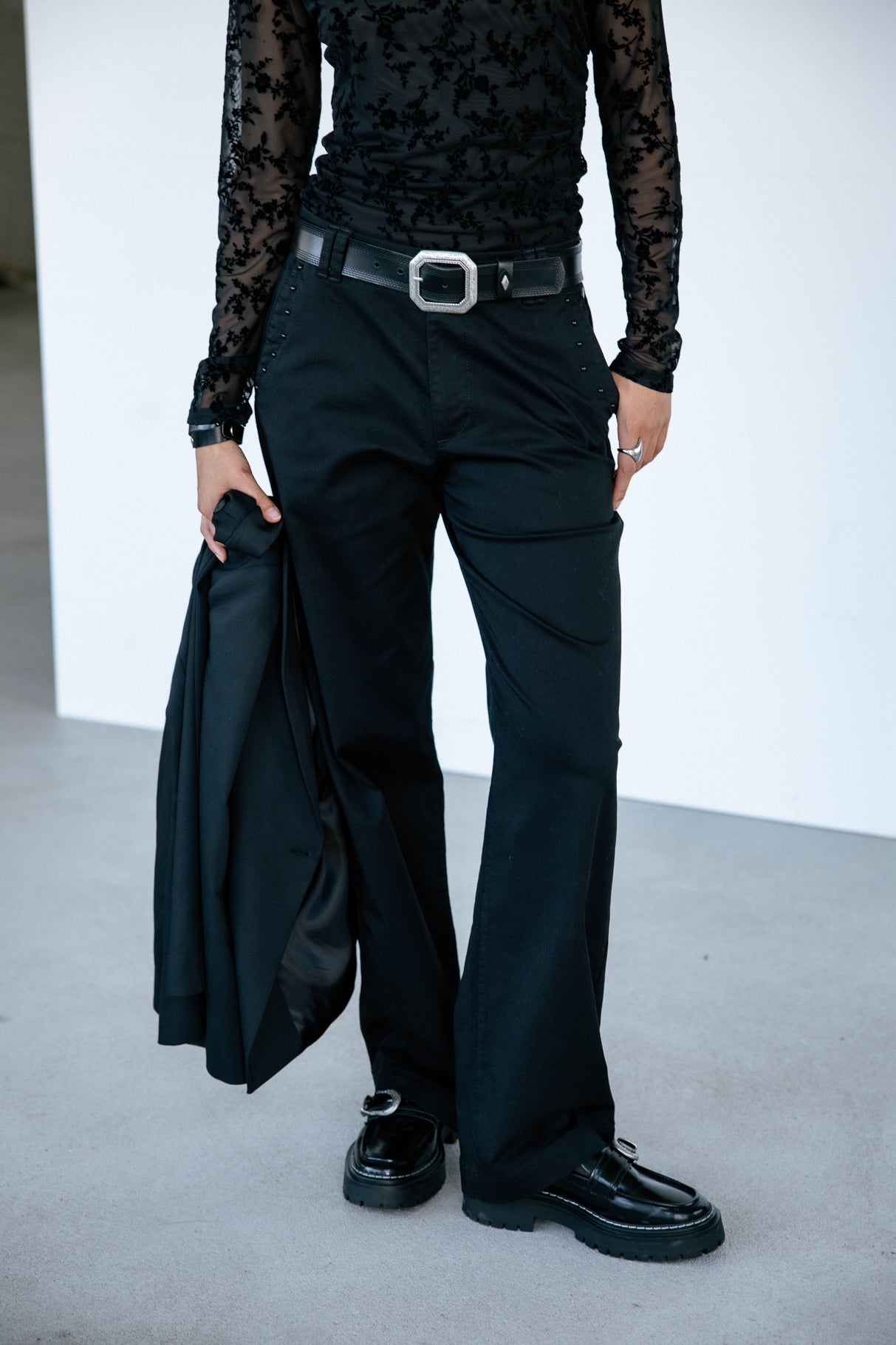 
              

Weite Hose Frau Nickie Studs Felicita black | Freeman T. Porter
            