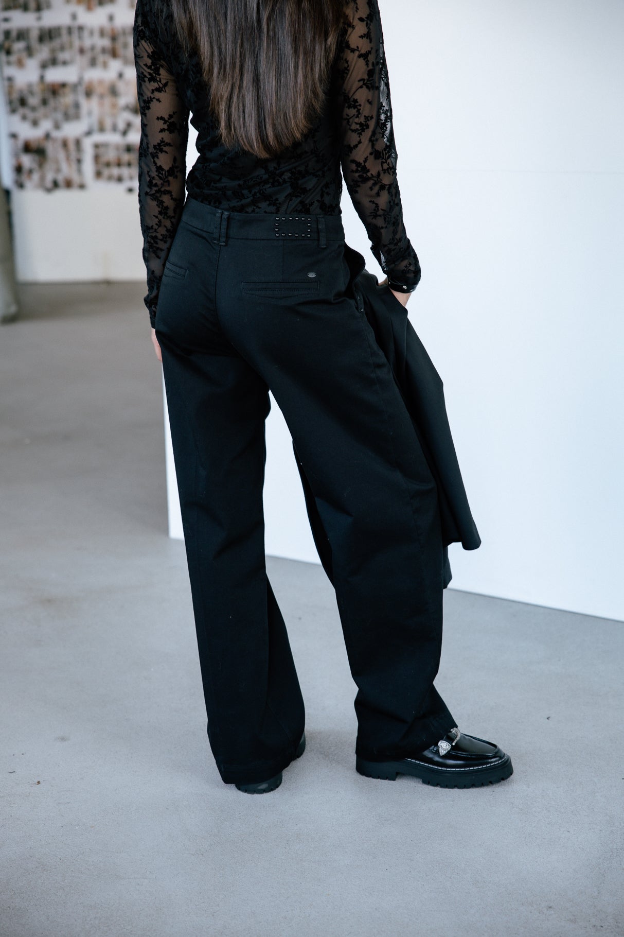
              

Weite Hose Frau Nickie Studs Felicita black | Freeman T. Porter
            