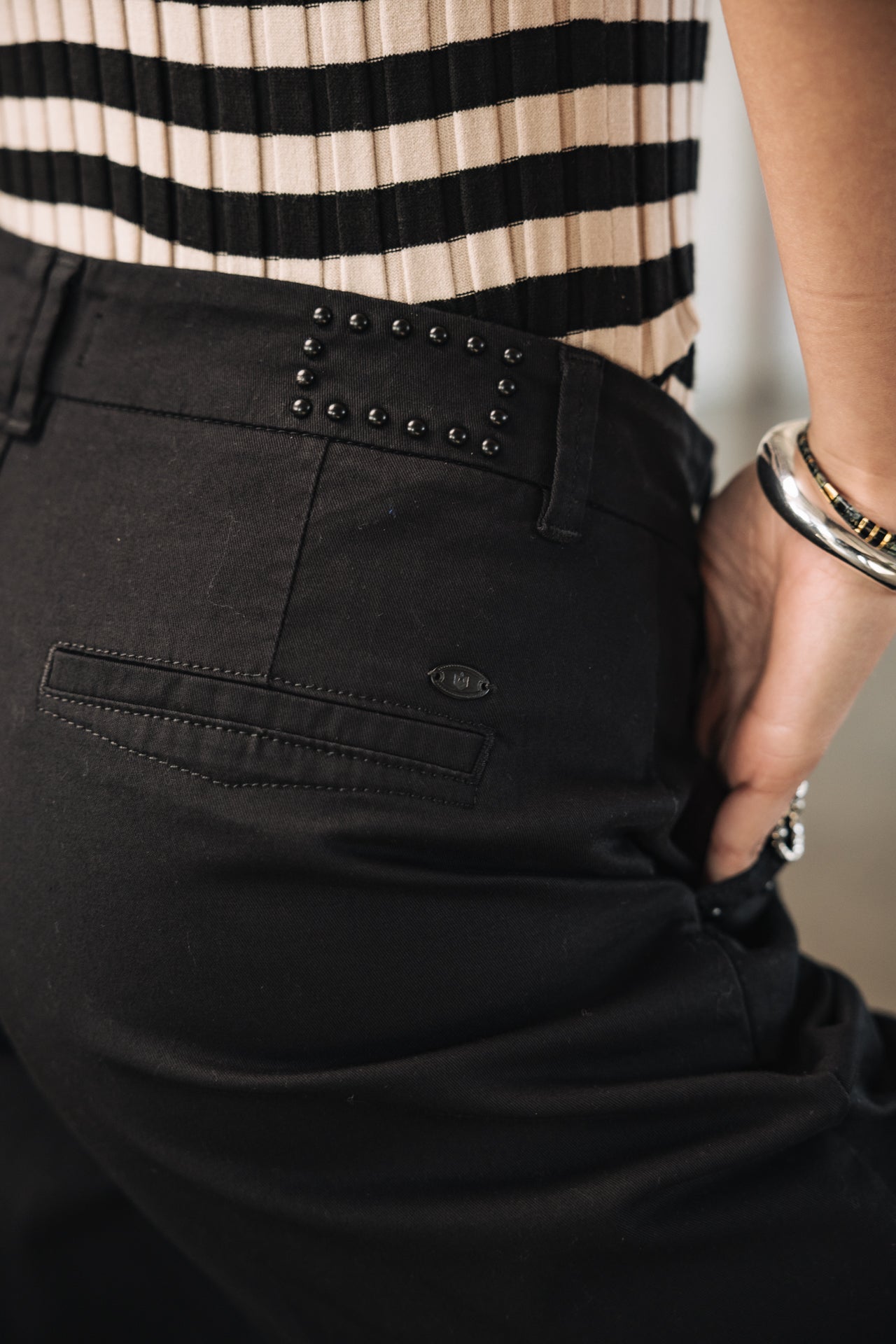 

Pantalones anchos Mujer Nickie Studs Felicita black | Freeman T. Porter